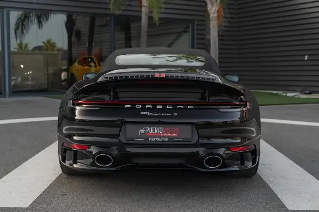 Porsche 911 view 8