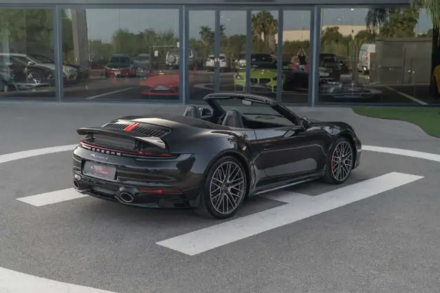 Porsche 911 view 9
