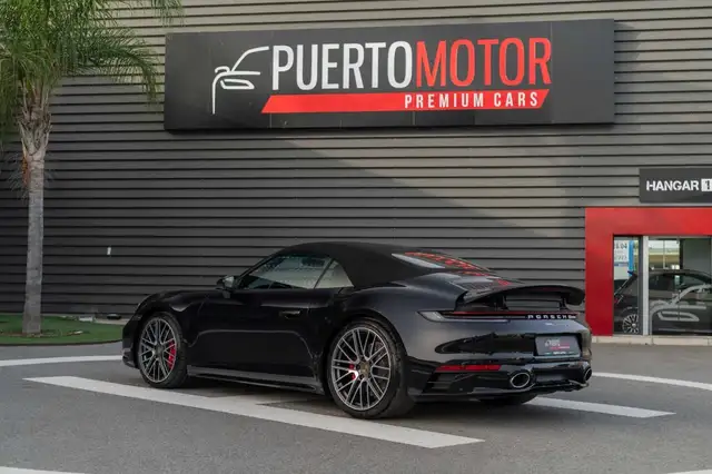 Porsche 911 view 7