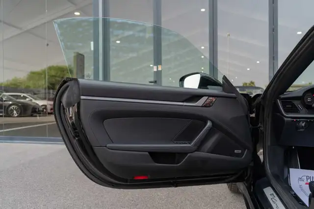 Porsche 911 view 11