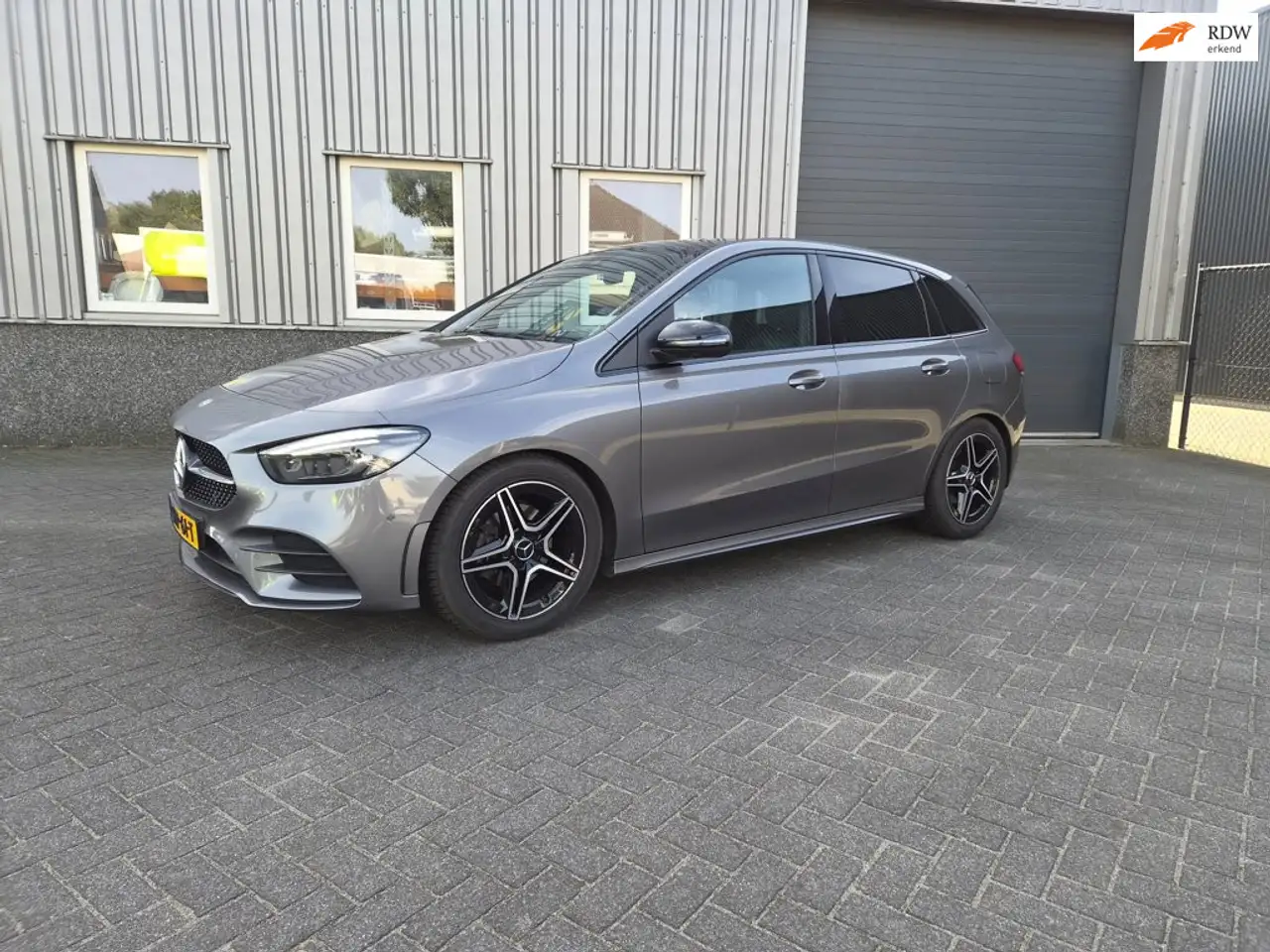 Mercedes-Benz B 200