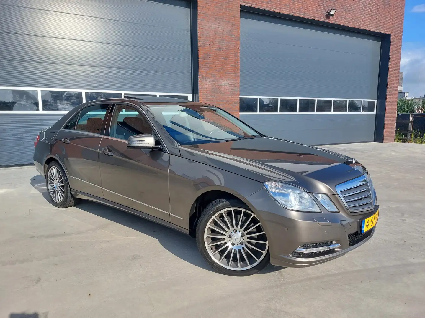 Mercedes-Benz E 300 CDI BlueTEC HYBRID Premium Edition LEER/SCHUIFKANT Grijs - 1