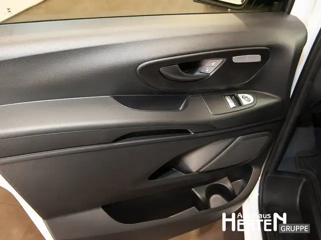 Mercedes-Benz Vito view 9