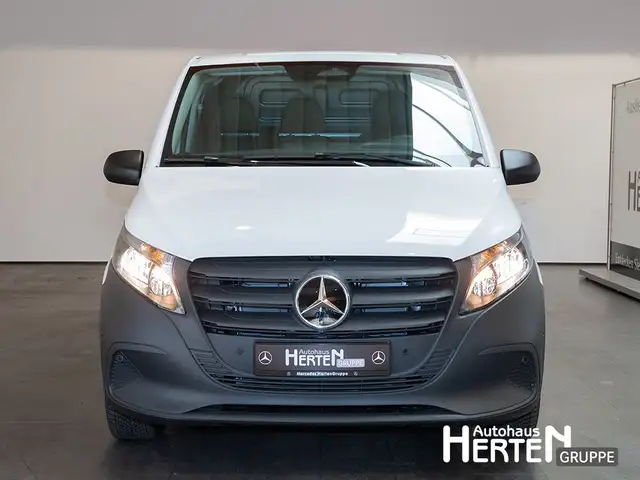 Mercedes-Benz Vito view 2