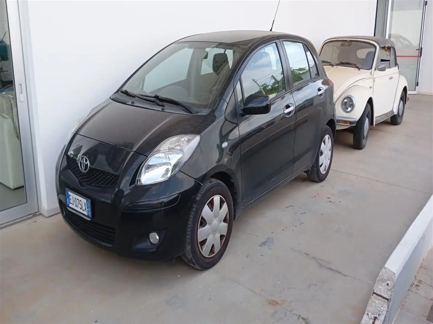 Toyota Yaris 1.0 70cv benzina Negro - 1
