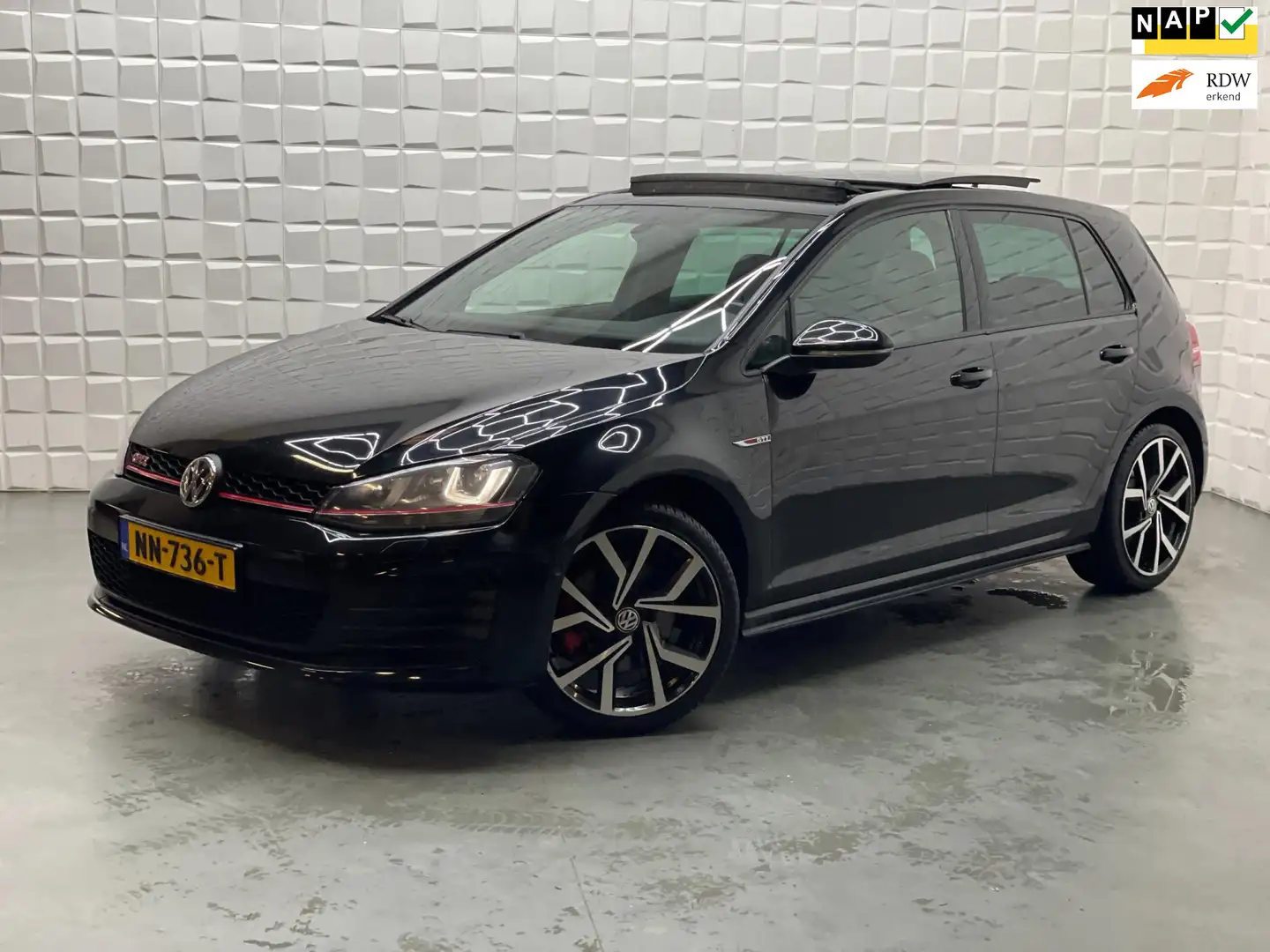 Volkswagen Golf GTI 2.0 TSI PANO AUTOMAAT CRUISE Zwart - 1