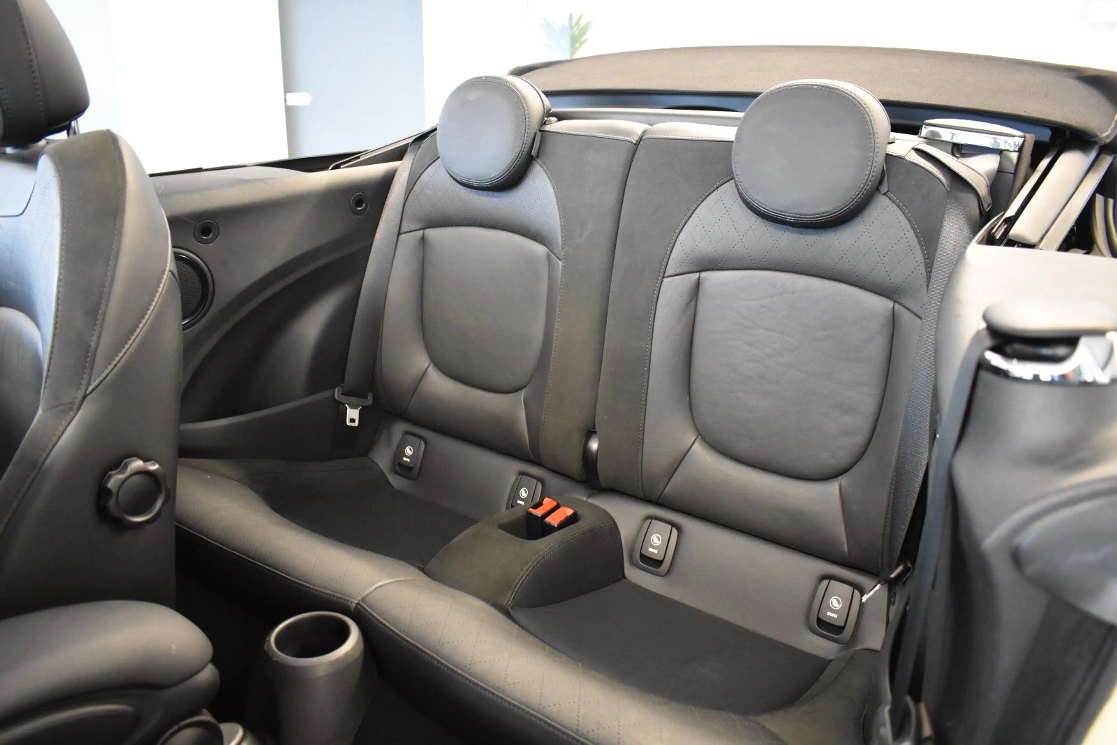 MINI Cooper S Cabrio/LED/CHILLI/NAVI/CAM/ — photo 15