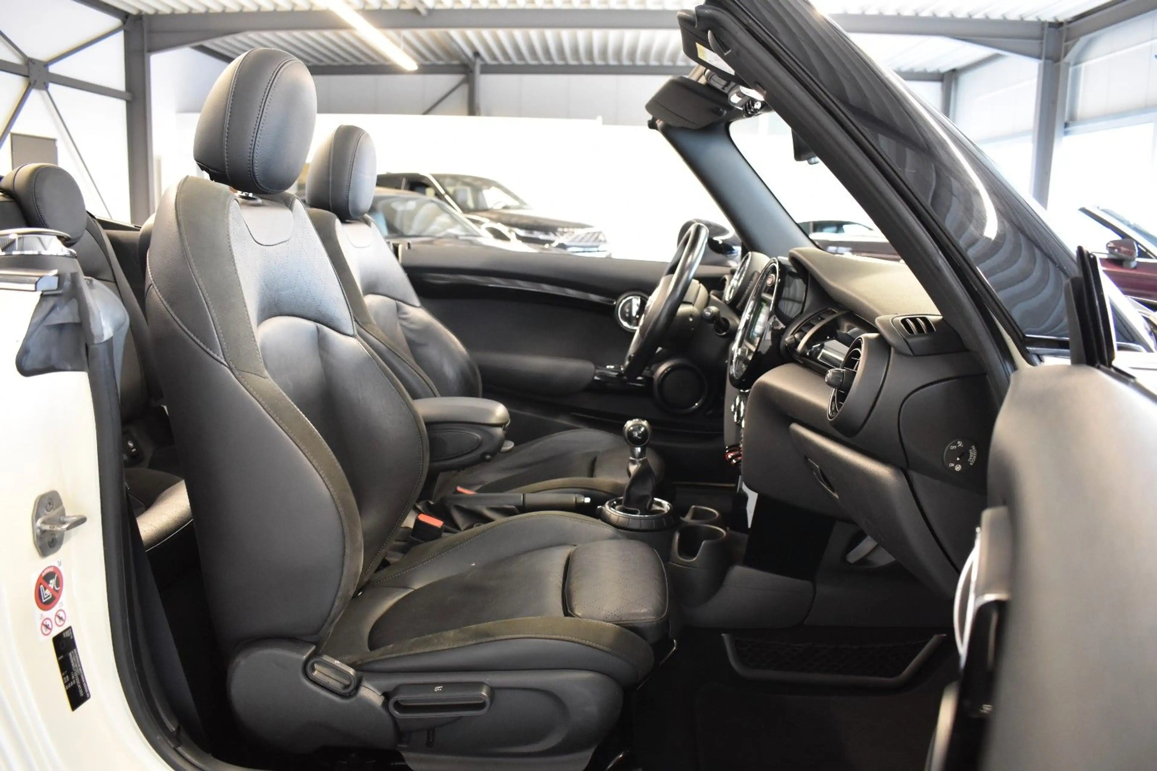 MINI Cooper S Cabrio/LED/CHILLI/NAVI/CAM/ — photo 13