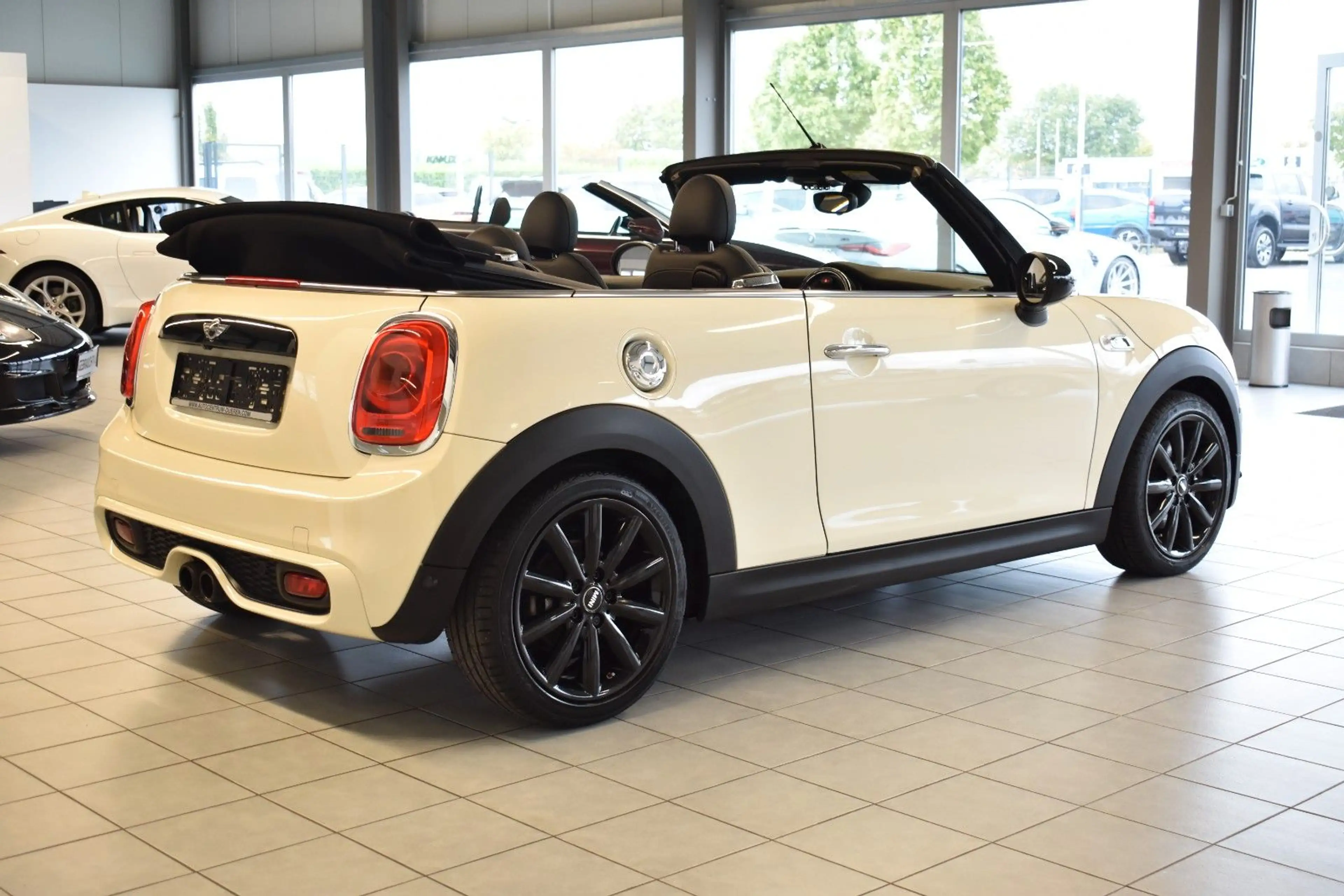 MINI Cooper S Cabrio/LED/CHILLI/NAVI/CAM/ — photo 9