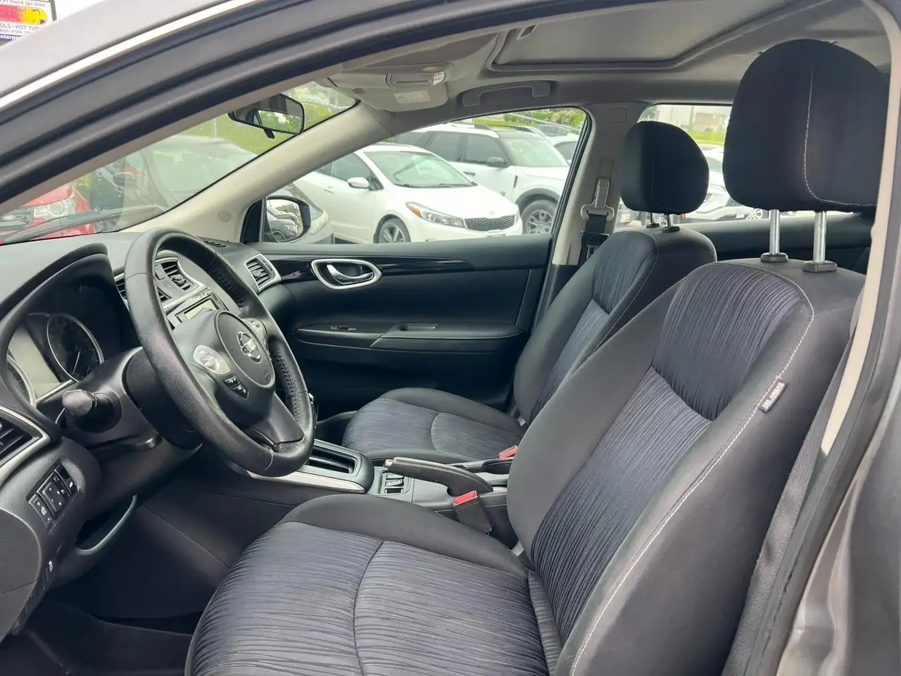 Nissan Sentra fotografie Nissan Sentra