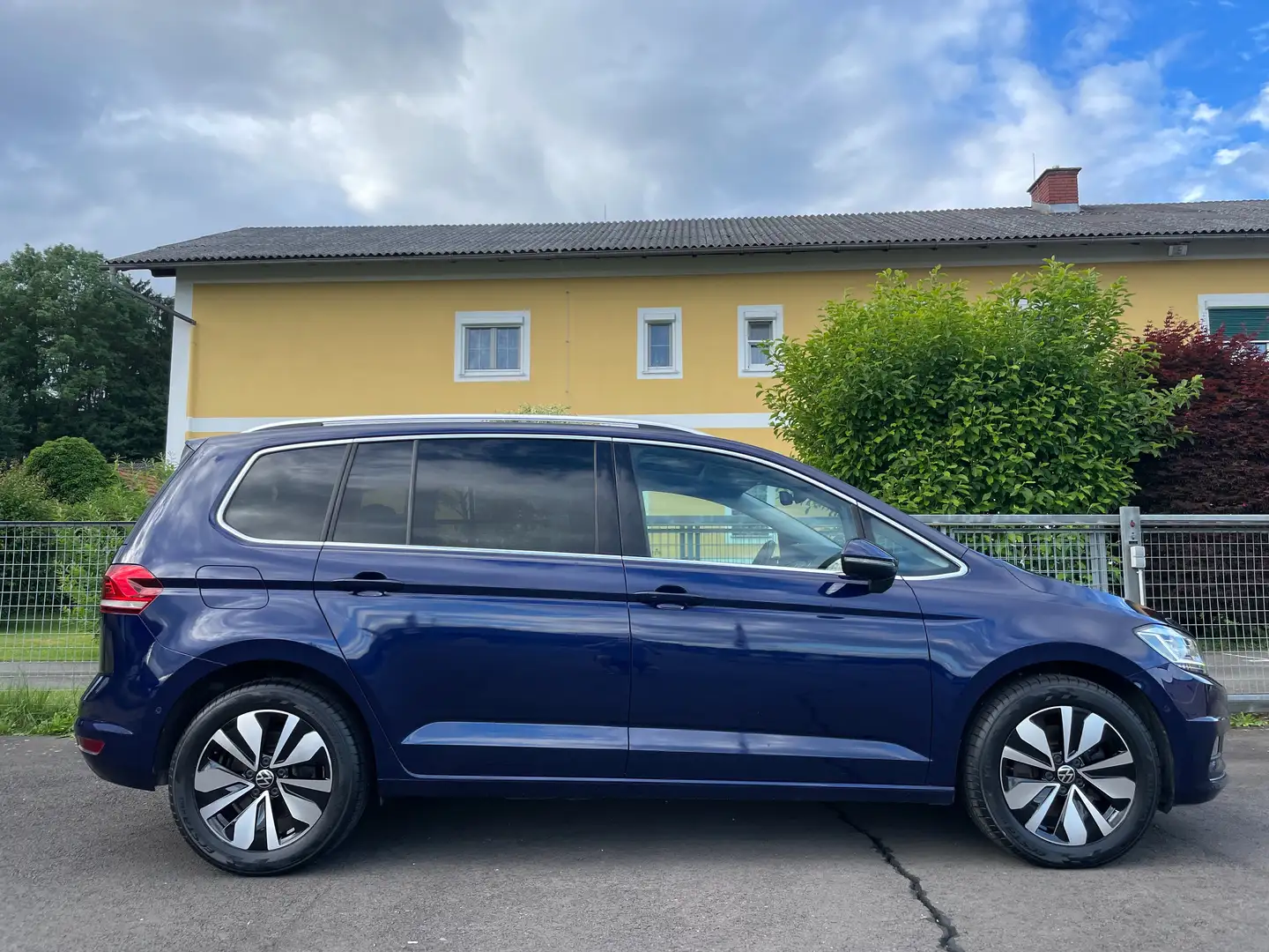 Volkswagen Touran Touran Highline 2,0 SCR TDI DSG Highline Blau - 1