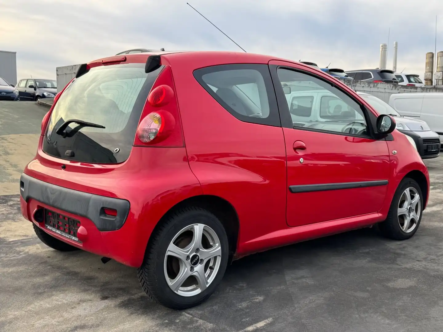 Peugeot 107 Filou 70 Klima 1.0 Benzin 50 KW Euro 4 Rot - 2