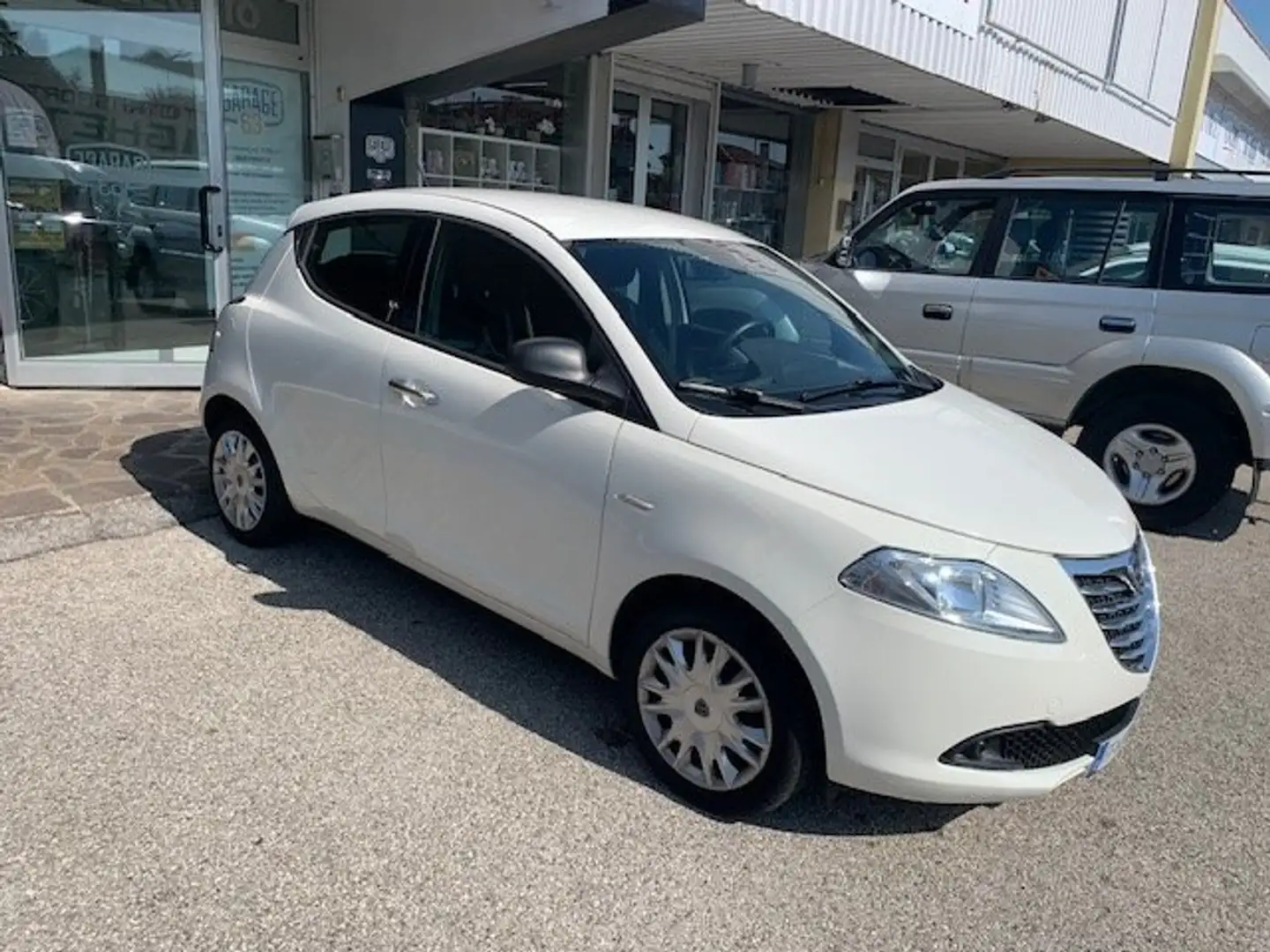Lancia Ypsilon Ypsilon III 2015 1.2 Silver 69cv Bianco - 1