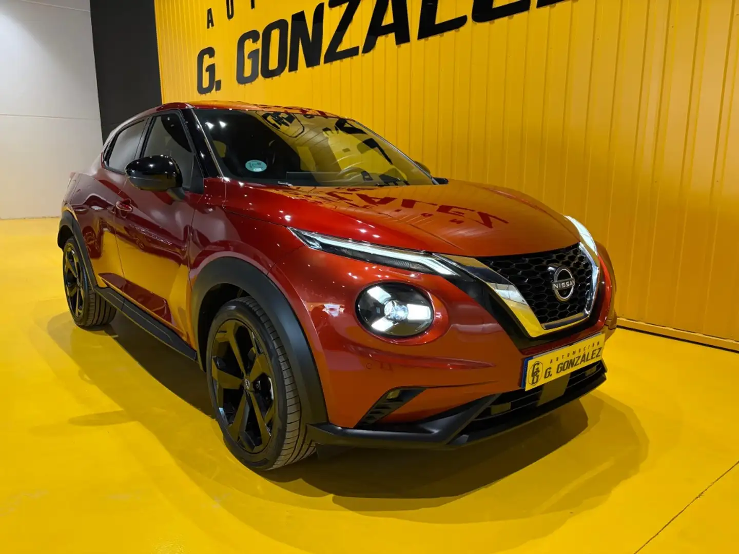 Nissan Juke 1.0 DIG-T Tekna 4x2 DCT 7 84kW Rot - 2