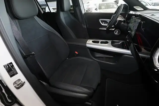 Mercedes-Benz GLB view 4