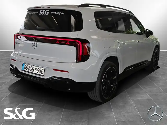 Mercedes-Benz GLB view 2
