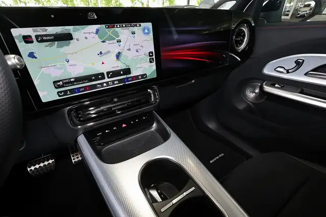 Mercedes-Benz GLB view 10