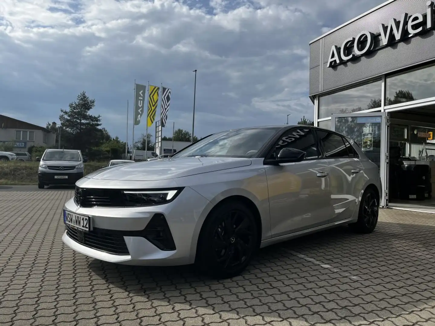 Opel Astra 1.2 Turbo Automatik GS Line Zilver - 2