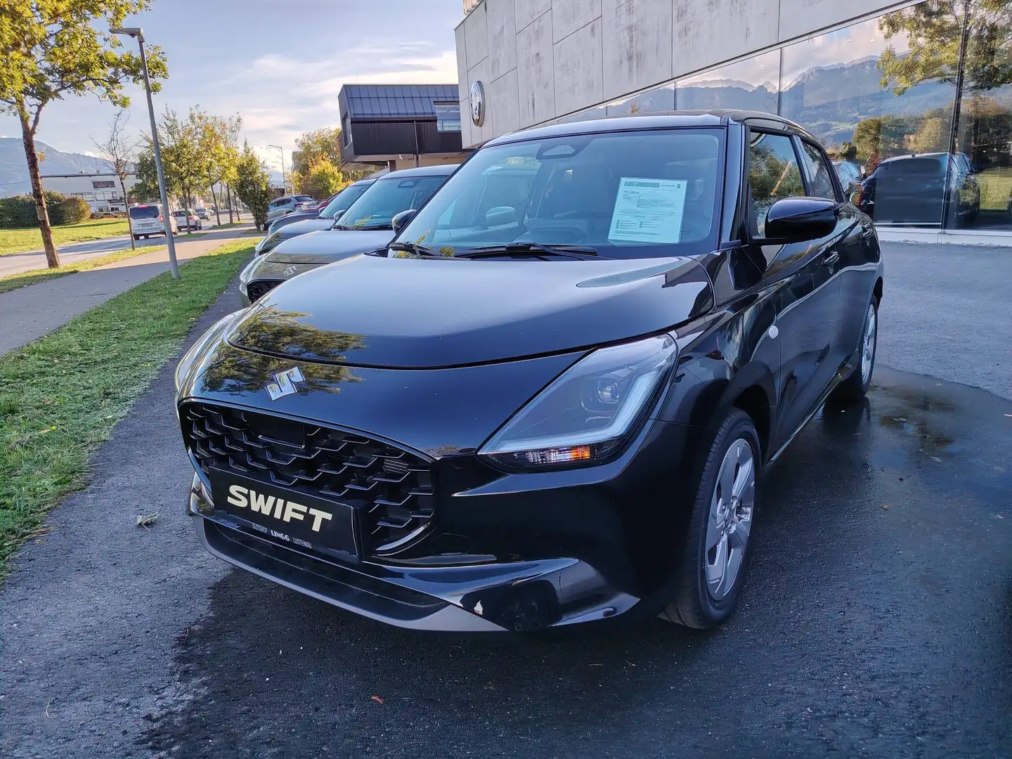 Suzuki Swift 1,2 Hybrid Shine Schwarz - 1