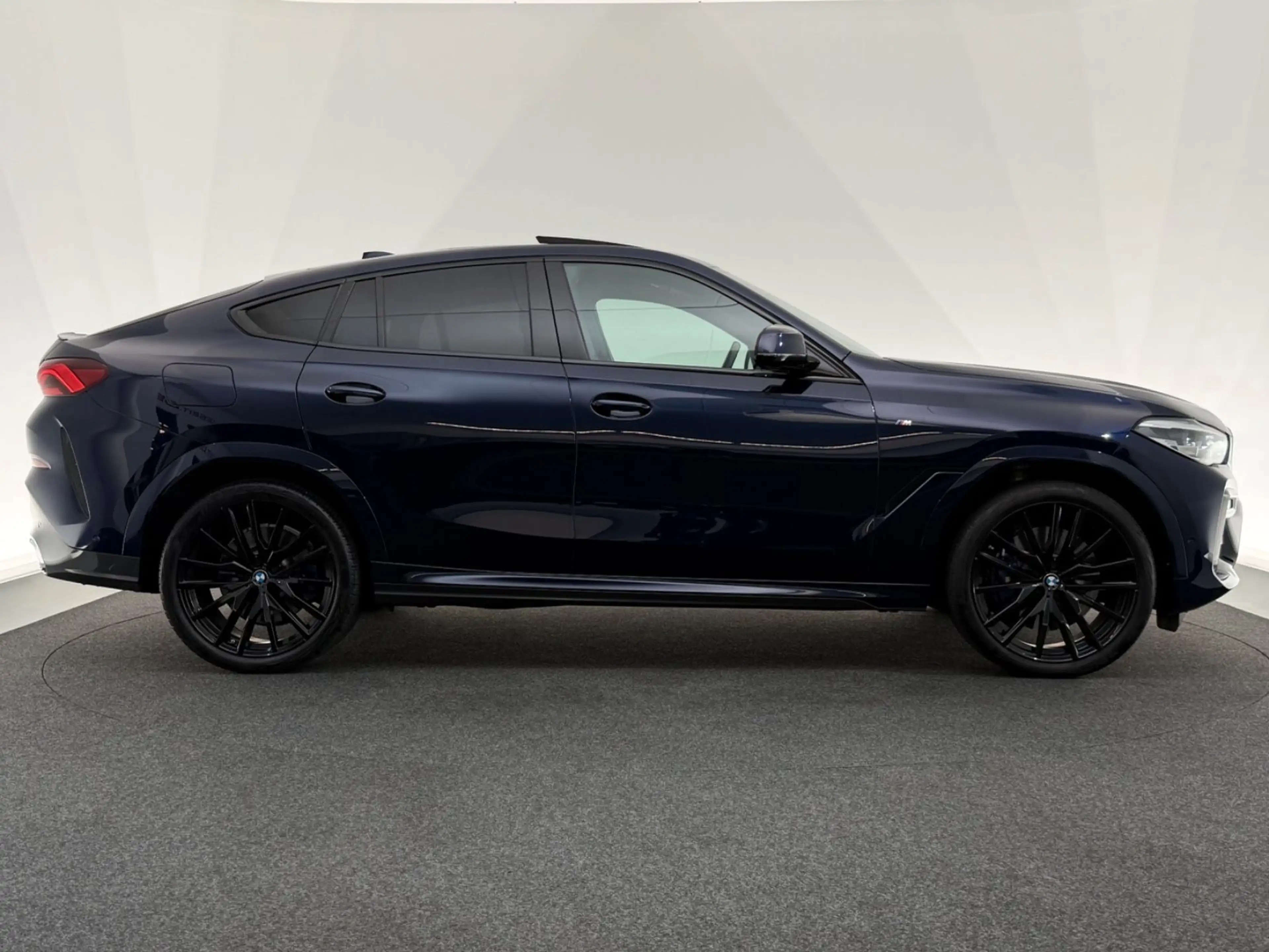 BMW X6 xDrive40i*M SPORT*LED-PANO-HUD-R.KAM-MEMO-22" — photo 8