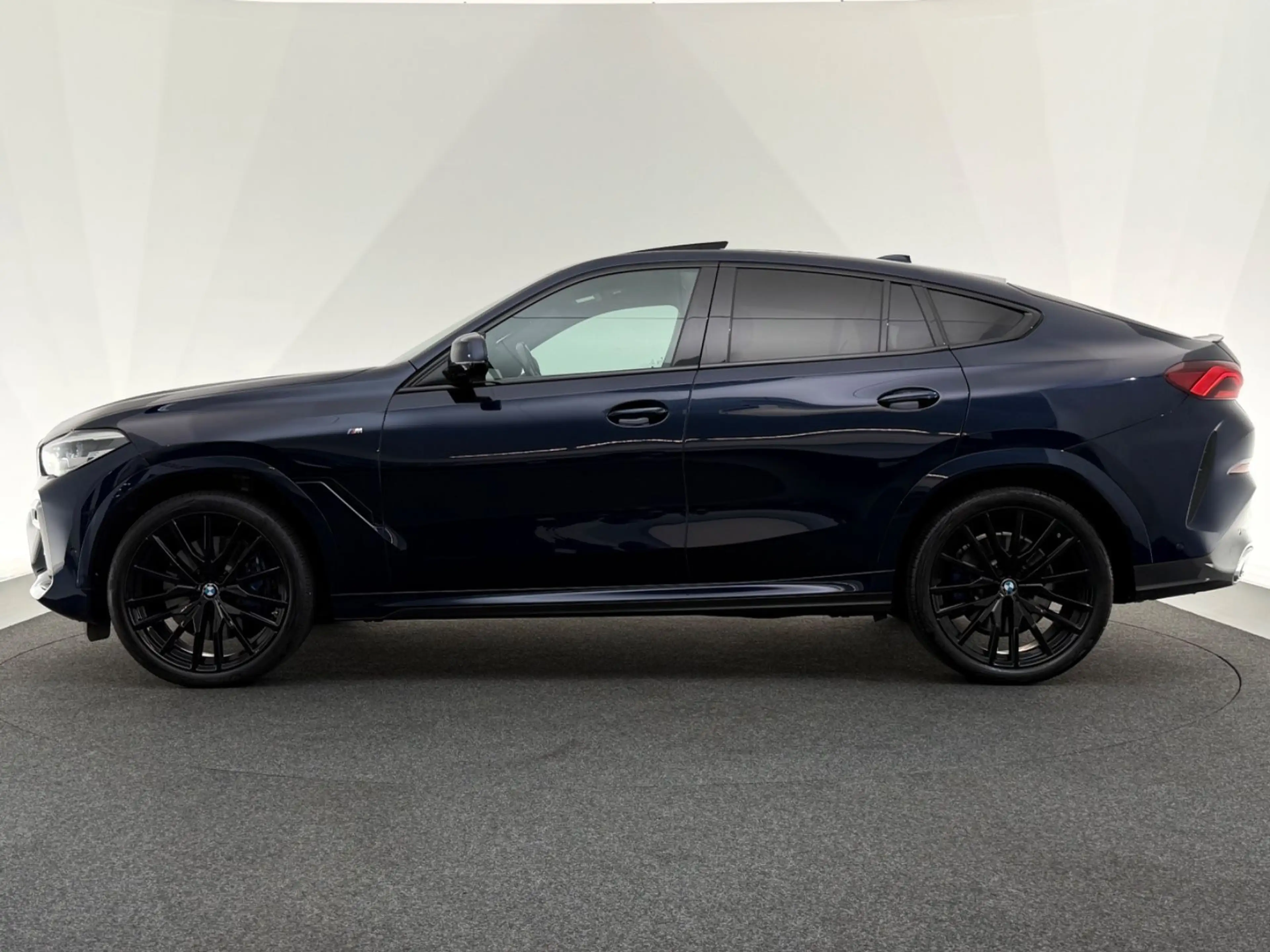 BMW X6 xDrive40i*M SPORT*LED-PANO-HUD-R.KAM-MEMO-22" — photo 4