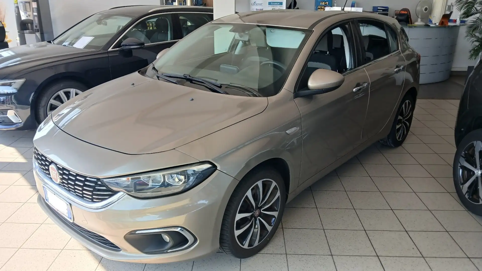 Fiat Tipo 5p 1.6 mjt Loung Autom Grandinata Solo Rivenditori Beige - 1