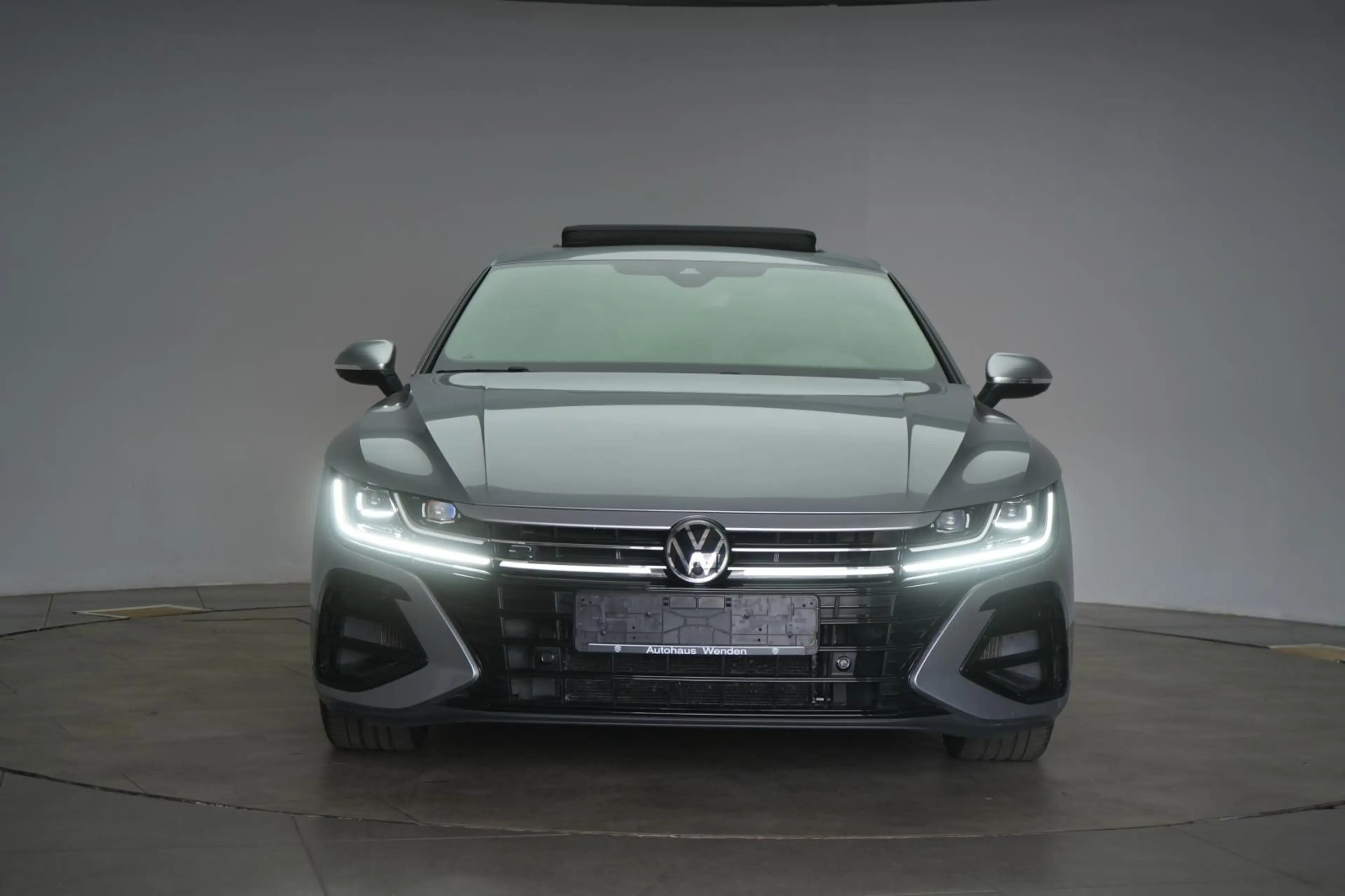 Volkswagen Arteon Shooting Brake R 2.0 TSI 4Motion DSG Lede — photo 2