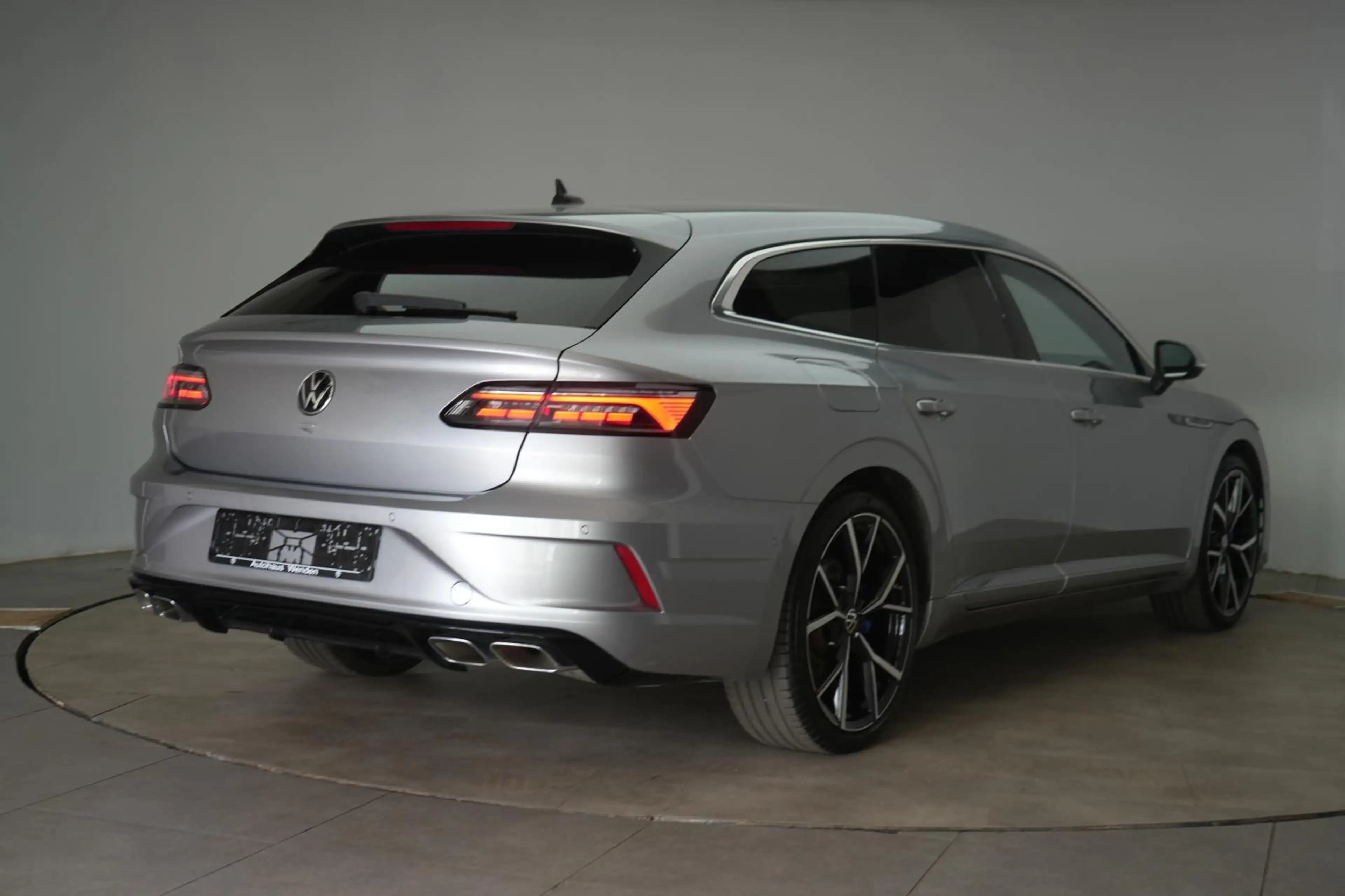 Volkswagen Arteon Shooting Brake R 2.0 TSI 4Motion DSG Lede — photo 4