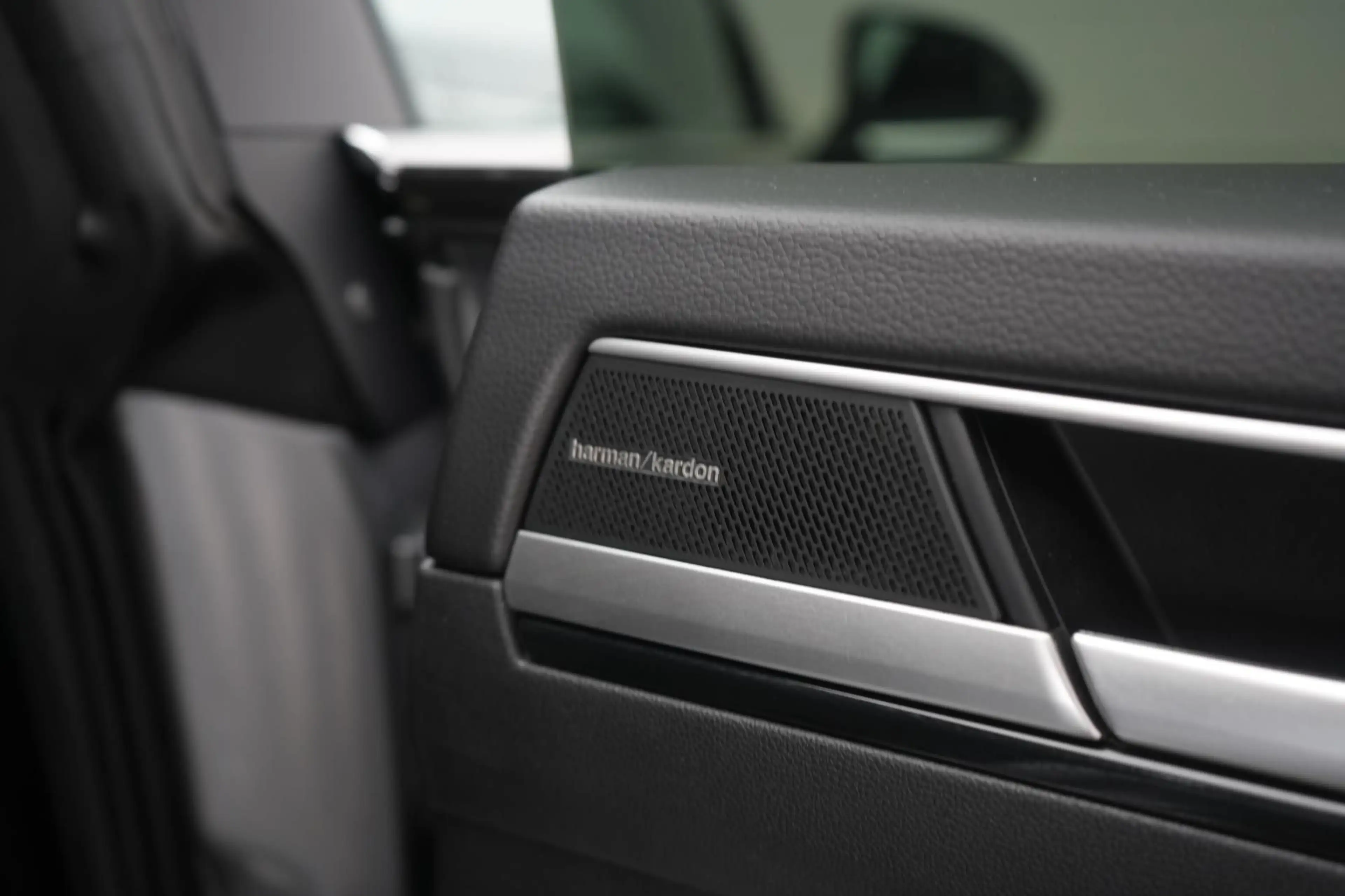 Volkswagen Arteon Shooting Brake R 2.0 TSI 4Motion DSG Lede — photo 9