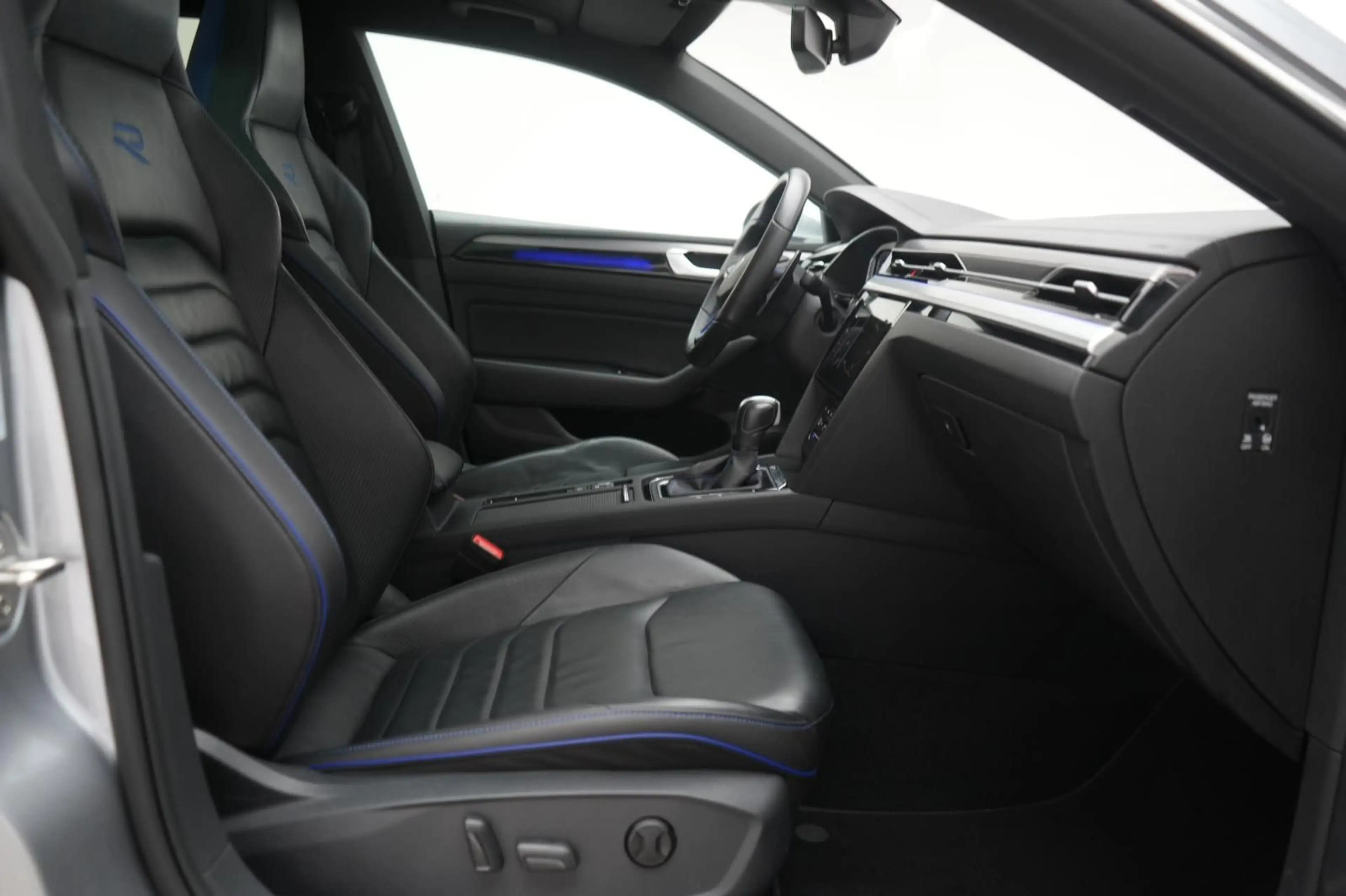 Volkswagen Arteon Shooting Brake R 2.0 TSI 4Motion DSG Lede — photo 6