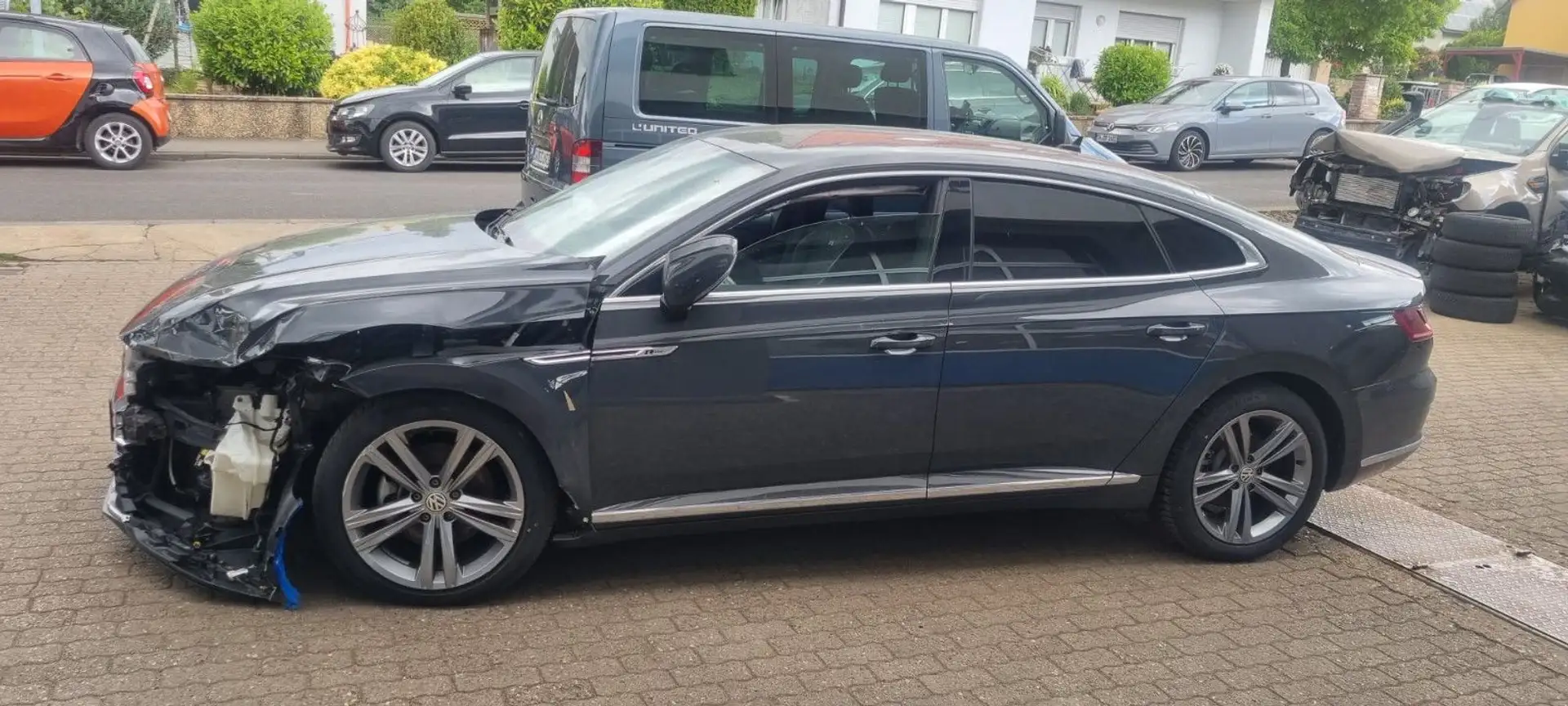 Volkswagen Arteon 2.0 TDI R-Line Grau - 2