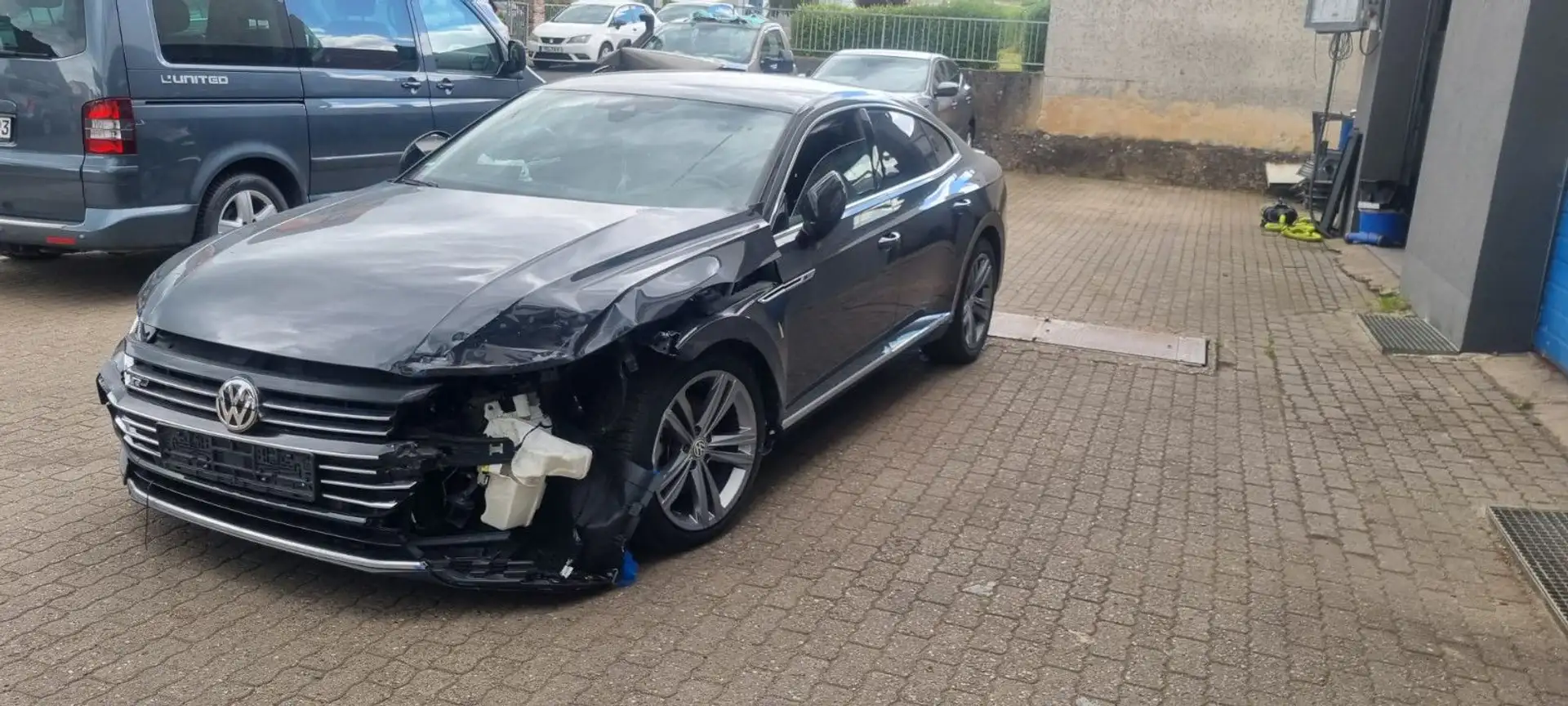 Volkswagen Arteon 2.0 TDI R-Line Grau - 1