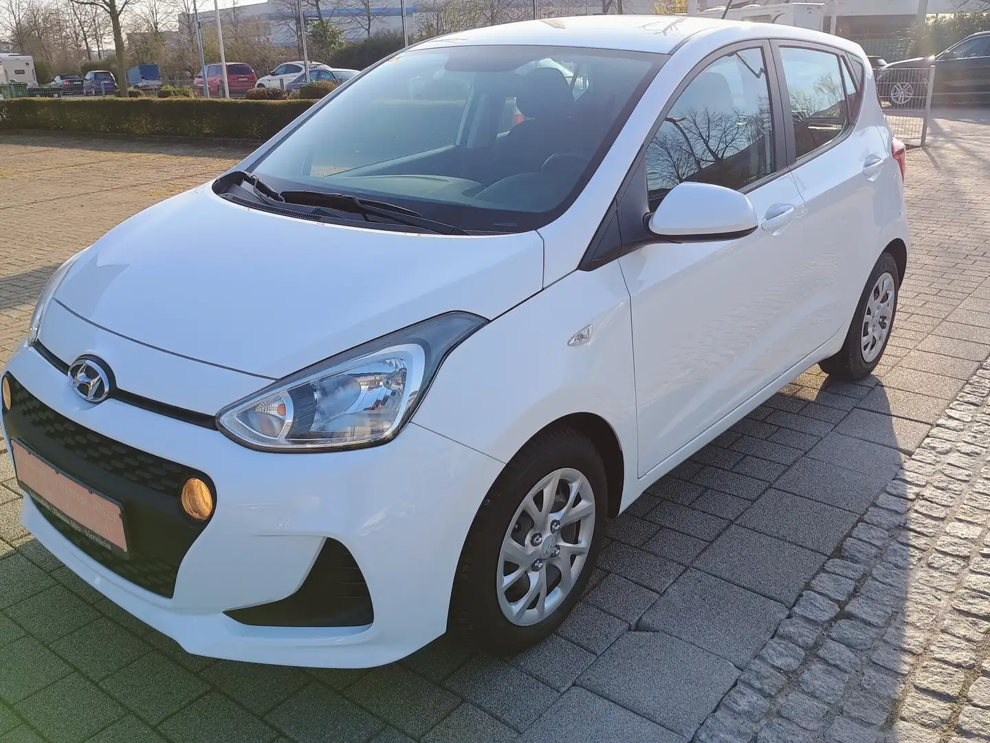 Hyundai i10 1.0 Trend.25 Tkm/Sitz+Lenkrad beheizbar/1.Hd Weiß - 2