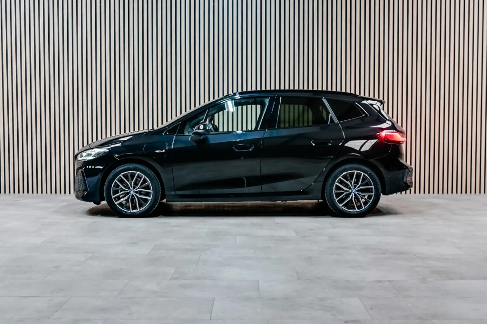 BMW 225 2-serie Active Tourer 225e xDrive M Sport PANO|ACC Fekete - 2