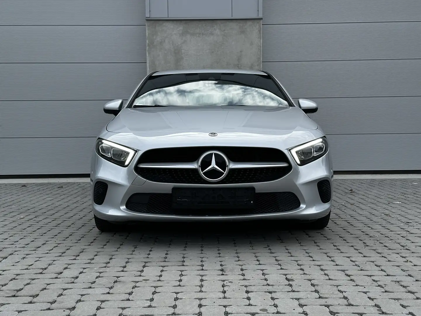 Mercedes-Benz A 180 7G-DCT Progressive Argent - 2