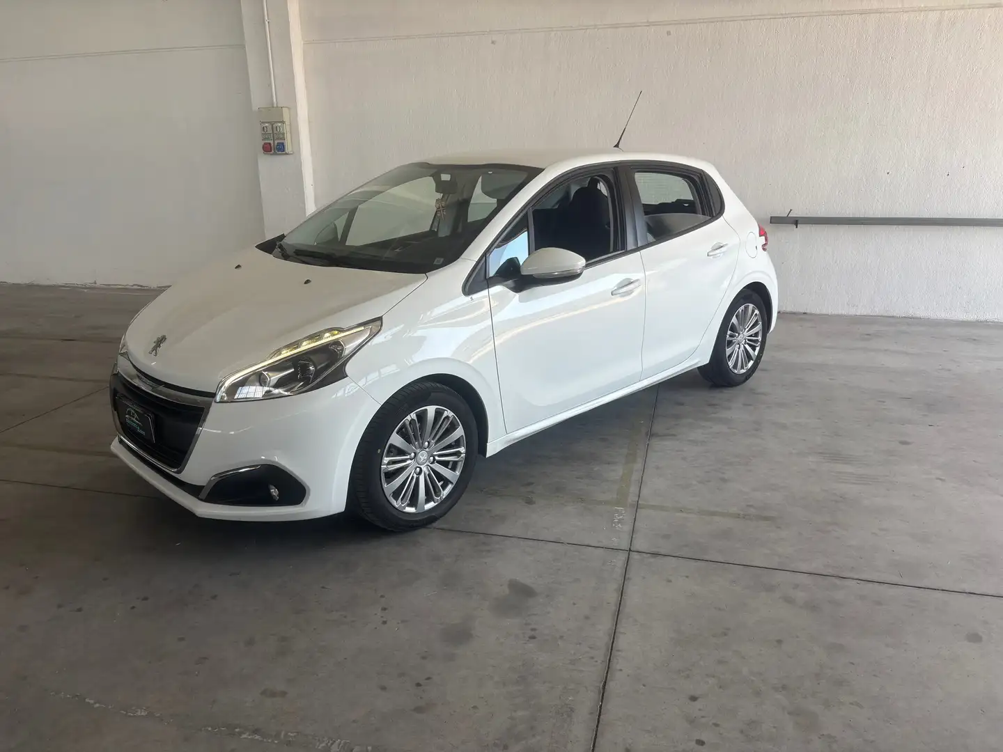 Peugeot 208 208 I 2015 3p 1.2 puretech Active 82cv Bianco - 1