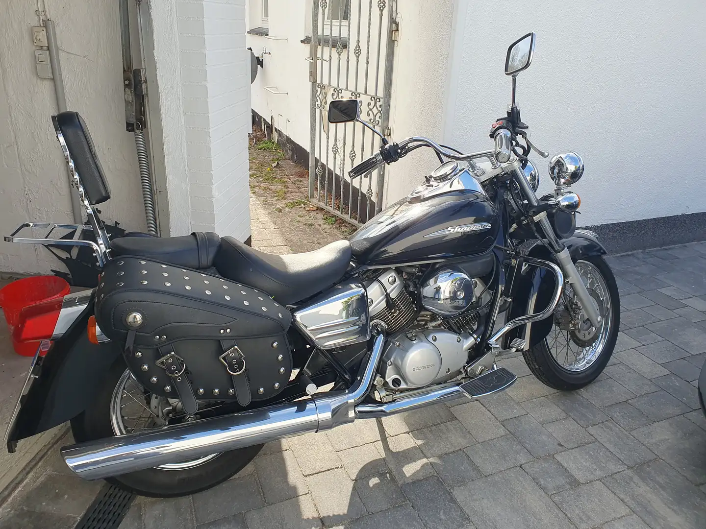 Honda Shadow 125 Schwarz - 1