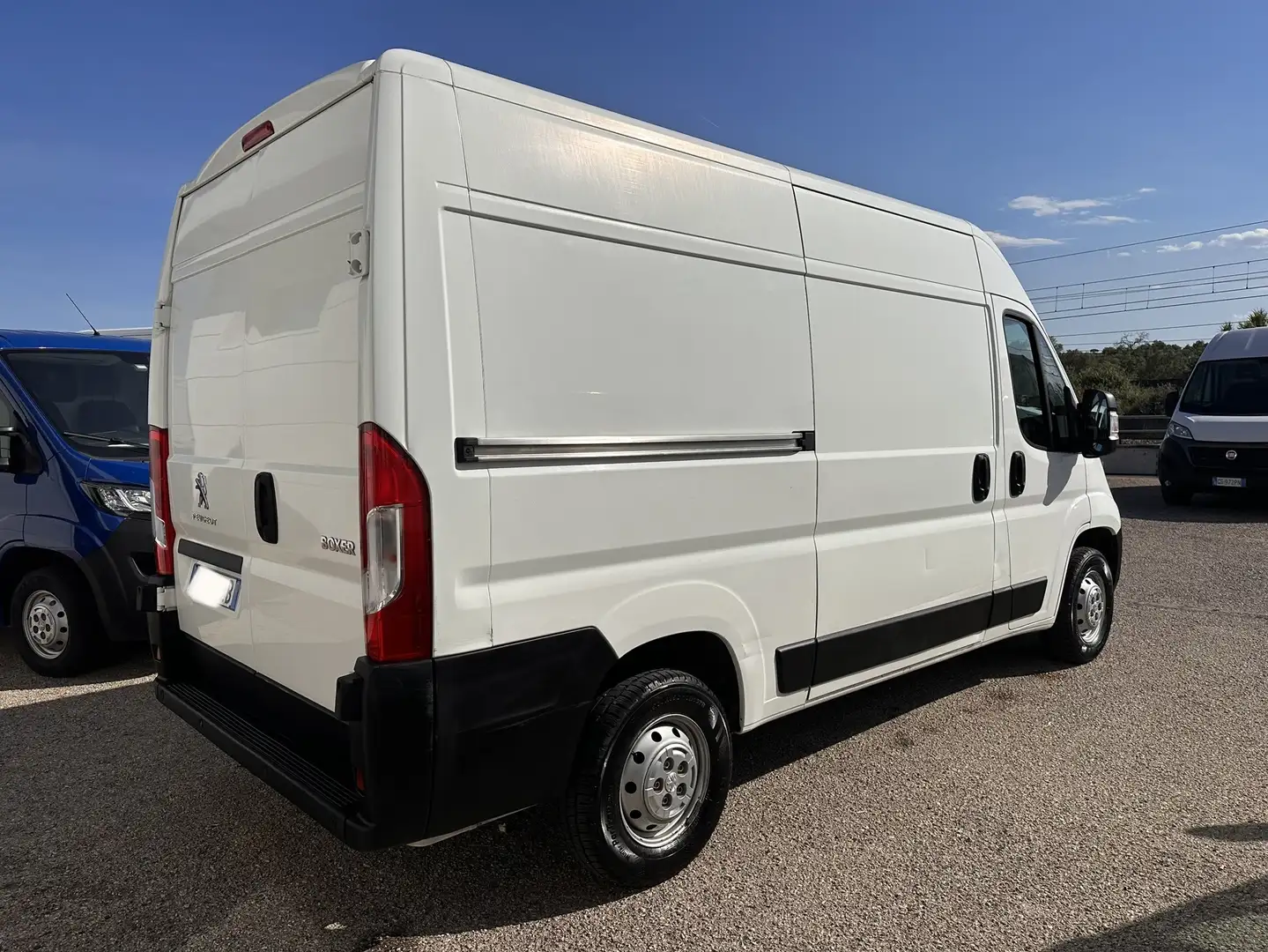 Peugeot Boxer PEUGEOT BOXER 4P  335 L2H2 2.0 BLUEHDI 130CV Bílá - 2