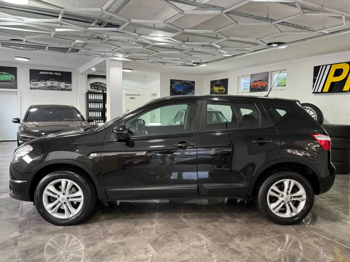 Nissan Qashqai 2.0 dCi Acenta 4X4 / Automatik 2. Hand Schwarz - 2