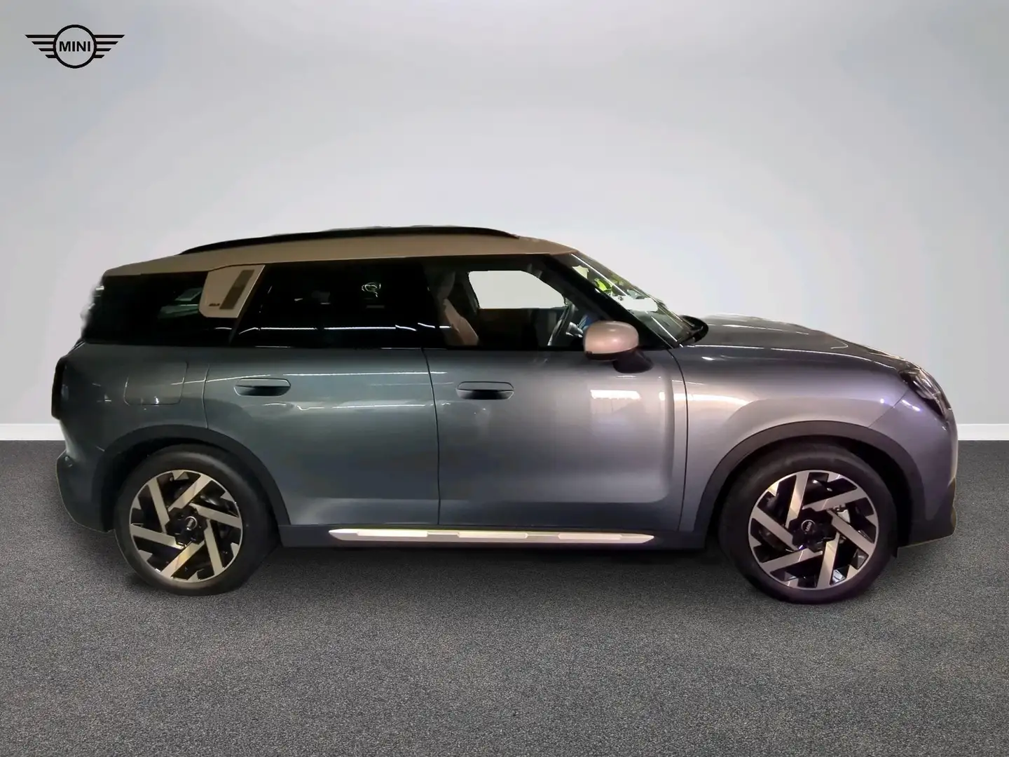 MINI Countryman SE All4 Favoured Trim Vert - 2