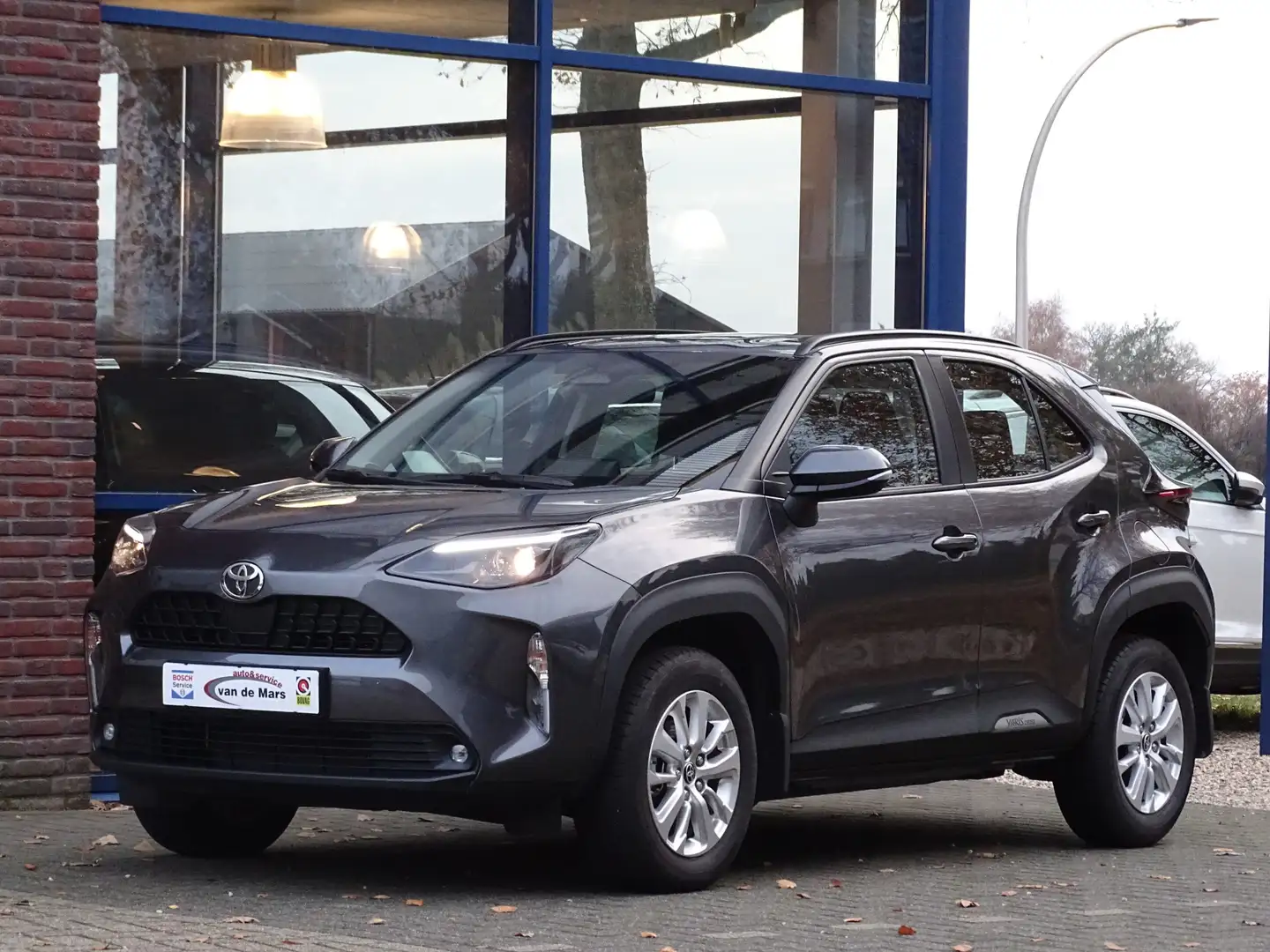 Toyota Yaris Cross 1.5 Hybrid 116 Pk Active App Connect Adaptive Crui Zwart - 1