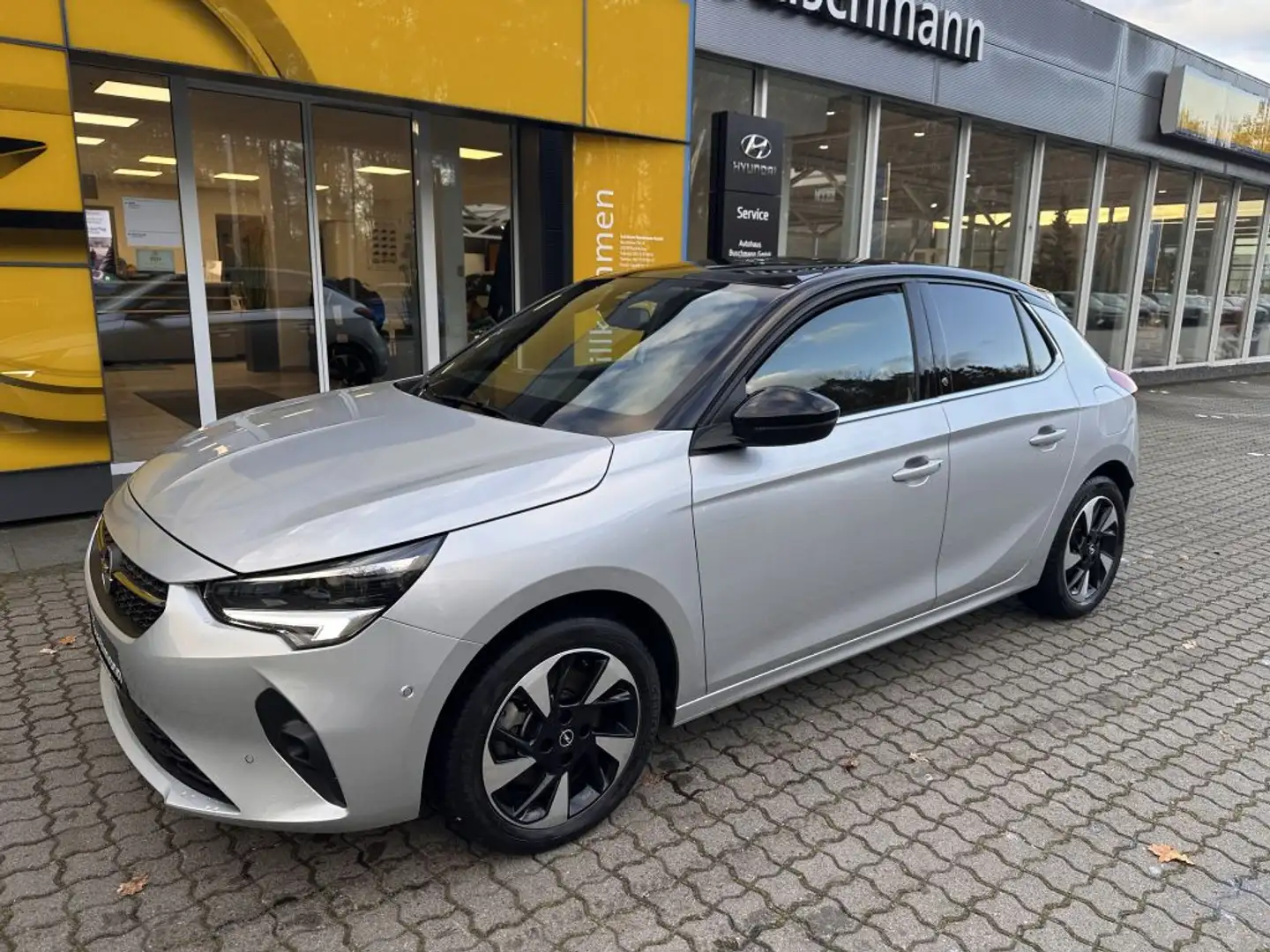 Opel Corsa-e Elegance +SOH 99%+Pano+11KW OBC+ Silber - 1
