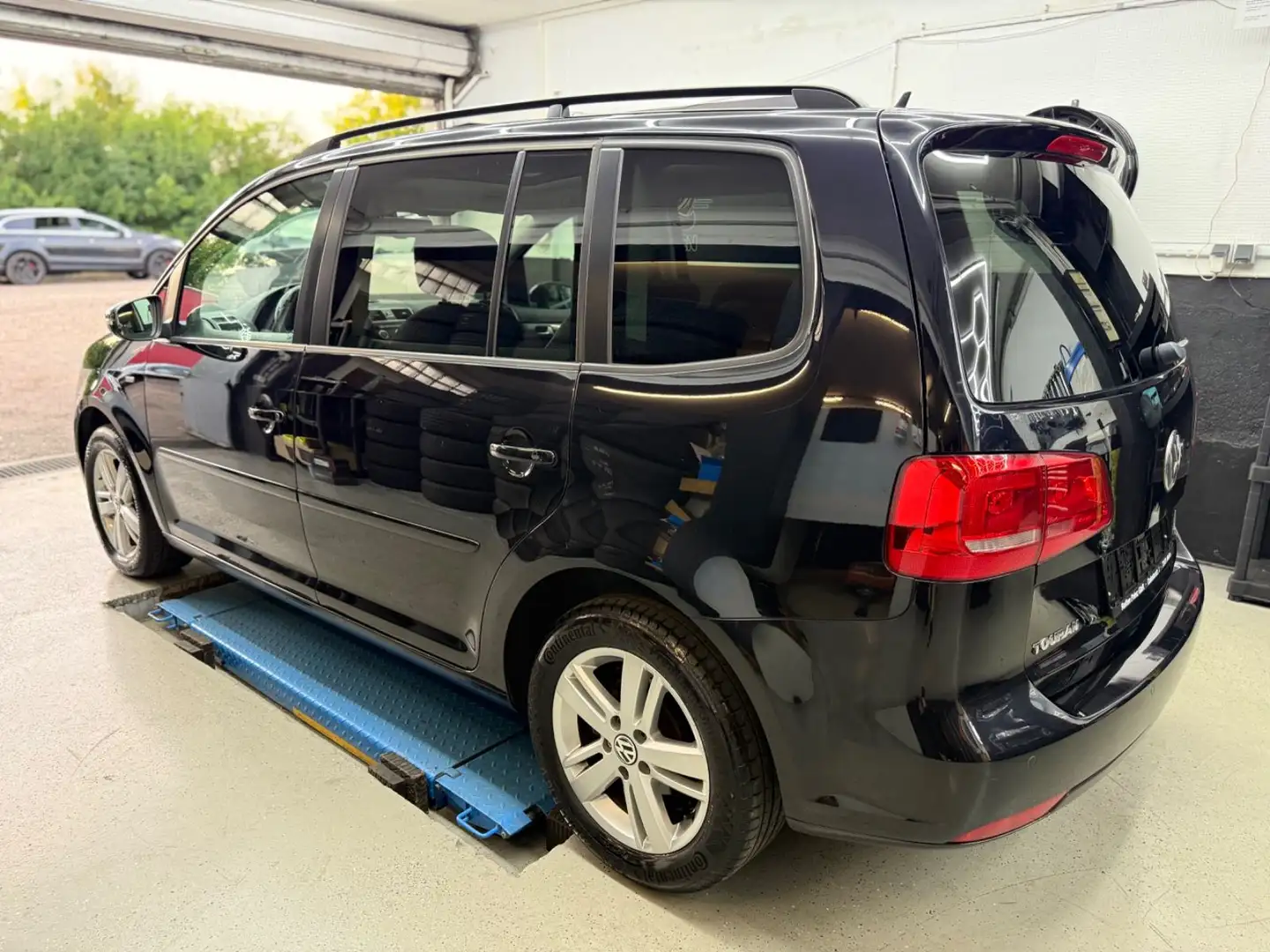 Volkswagen Touran Match/PANORAMA/BiXenon/2.Hand/7Sitzer/TOP Schwarz - 2