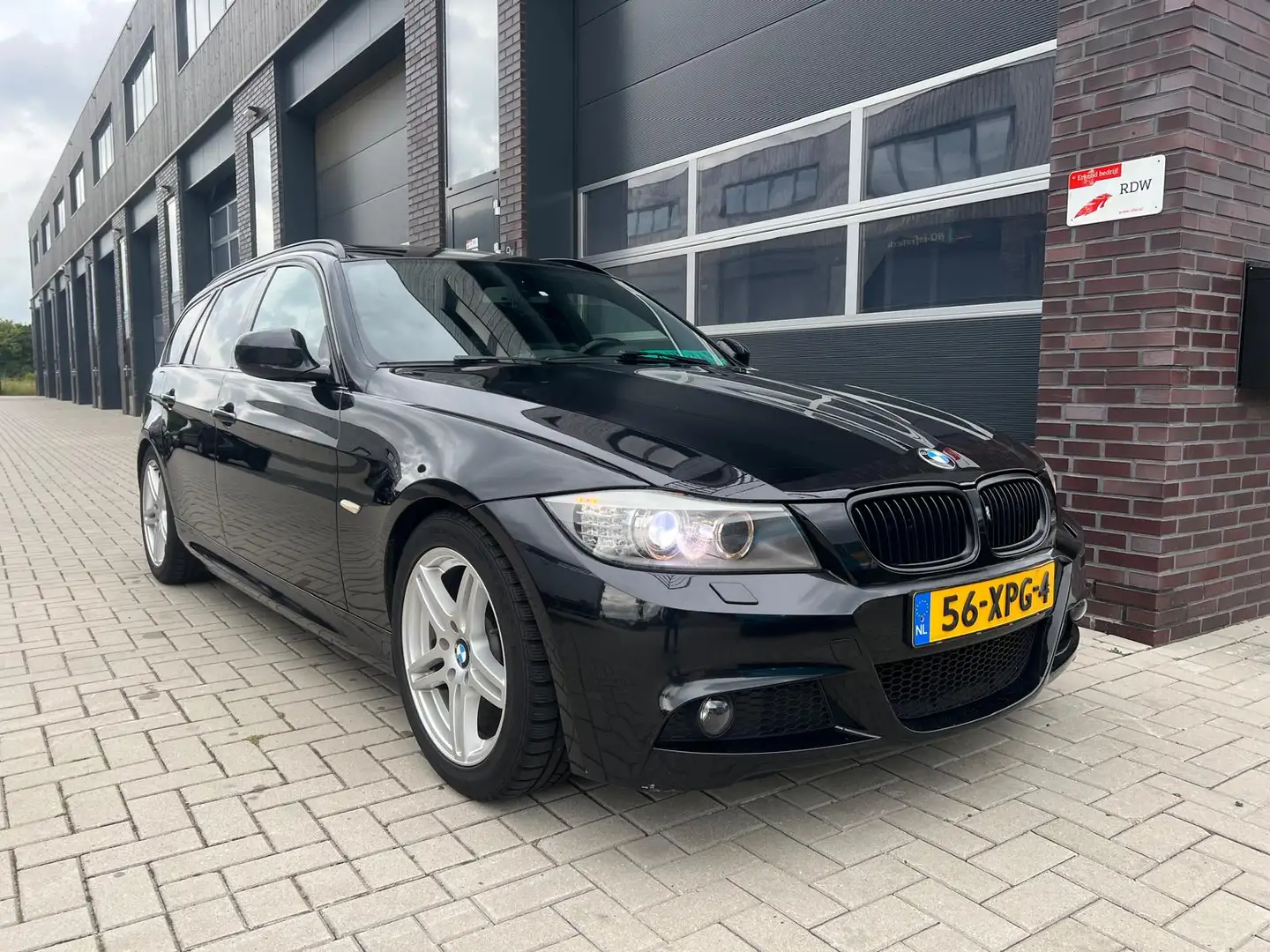 BMW 318 3-serie Touring 318i M Sport Edition PANO/NAVI/ALC Negro - 1