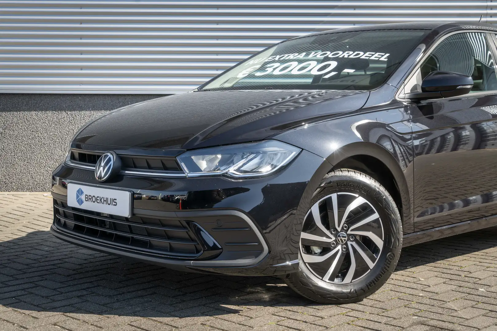 Volkswagen Polo Life Edition Inclusief €2000,- inruilvoordeel | 'A Zwart - 2