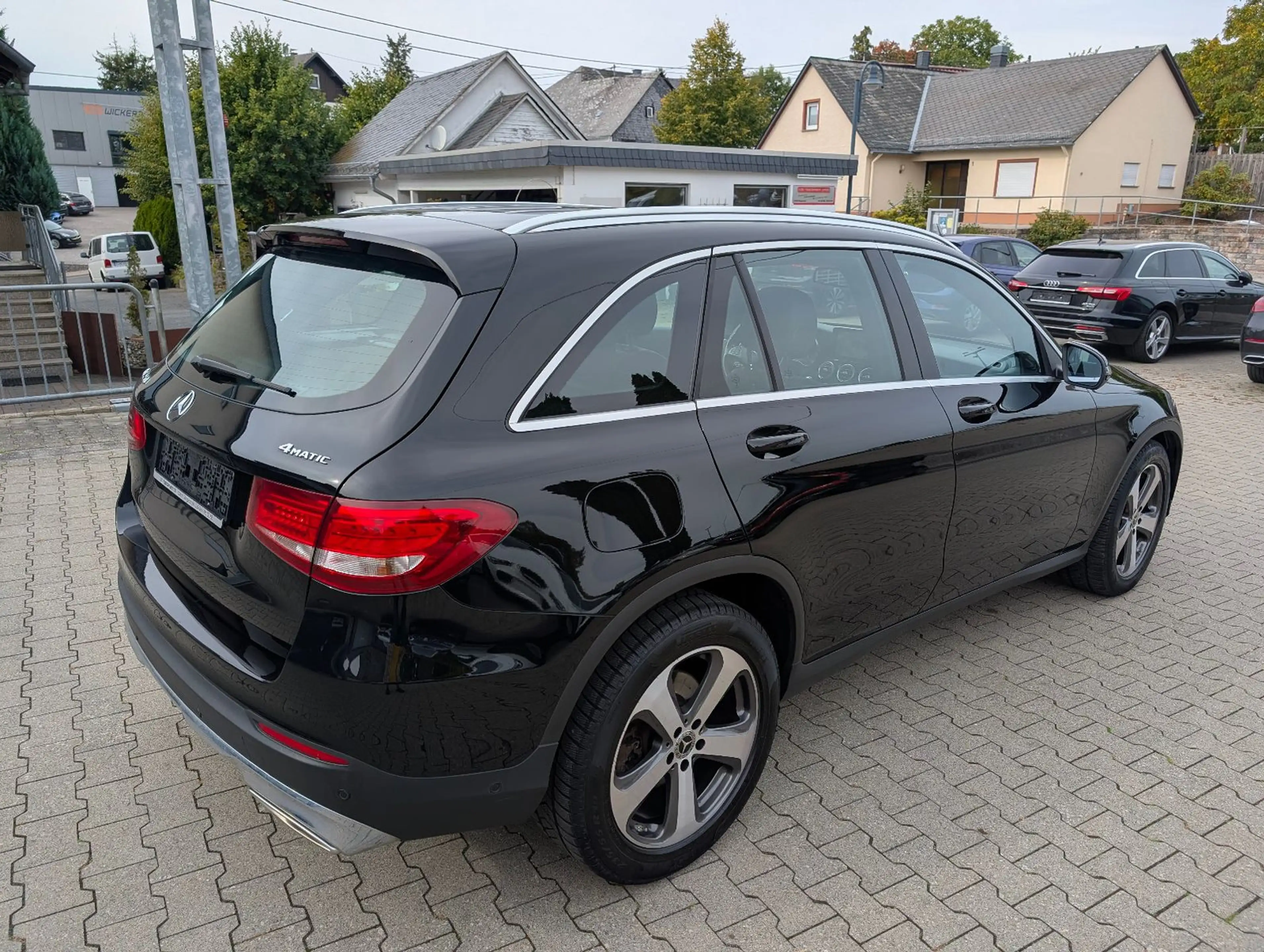 Mercedes-Benz GLC 250 4Matic Exclusive EXT,AMG-Line INT — photo 5