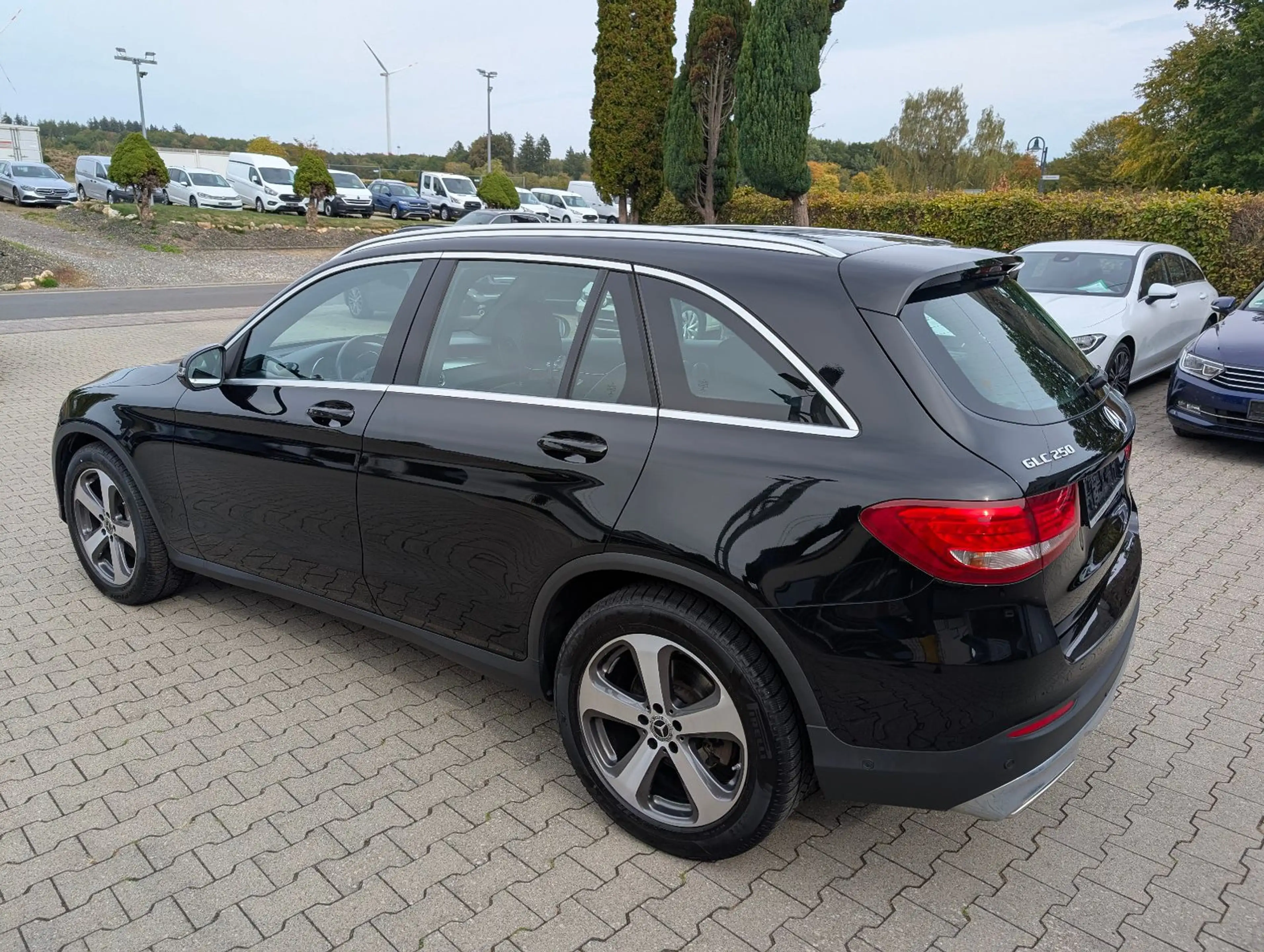 Mercedes-Benz GLC 250 4Matic Exclusive EXT,AMG-Line INT — photo 3