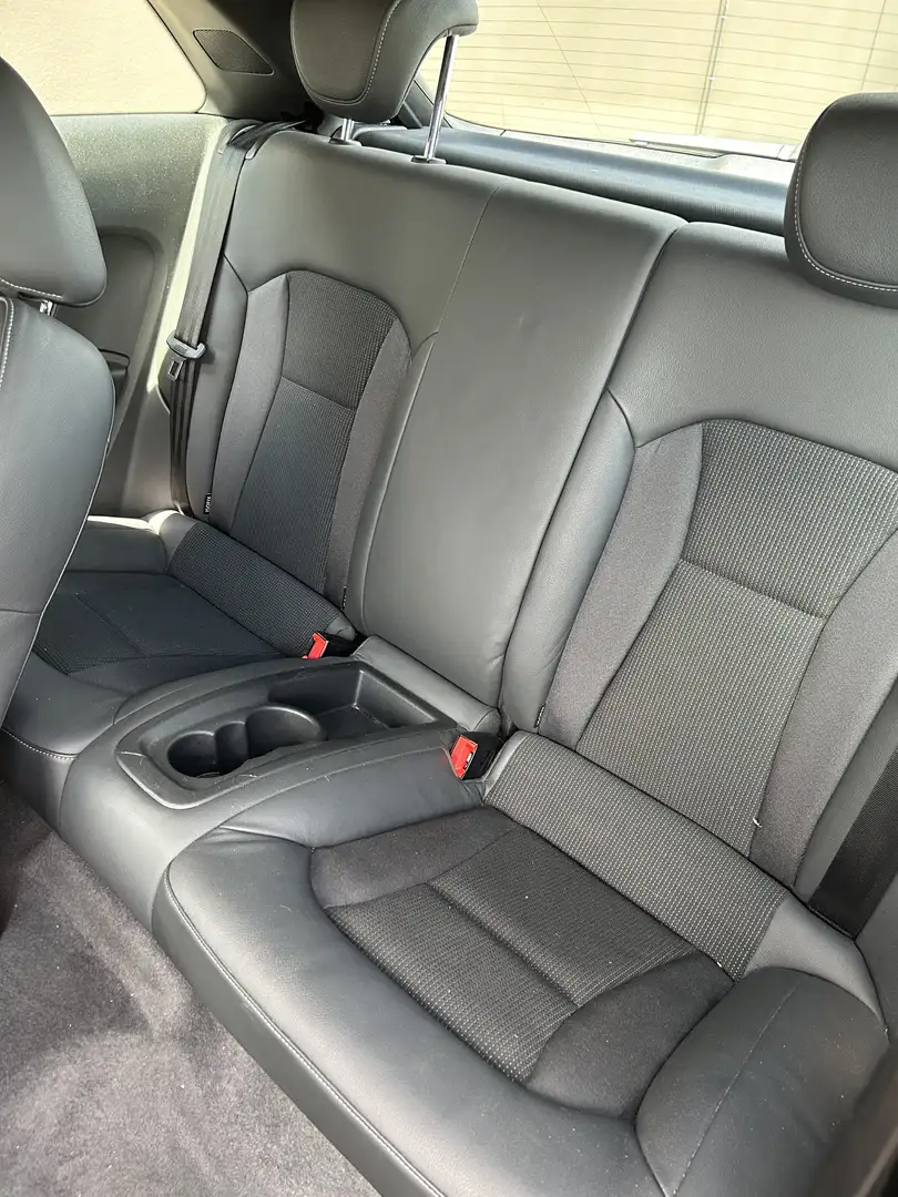 Audi A1 1.4 TFSI S edition automaat Zwart - 2