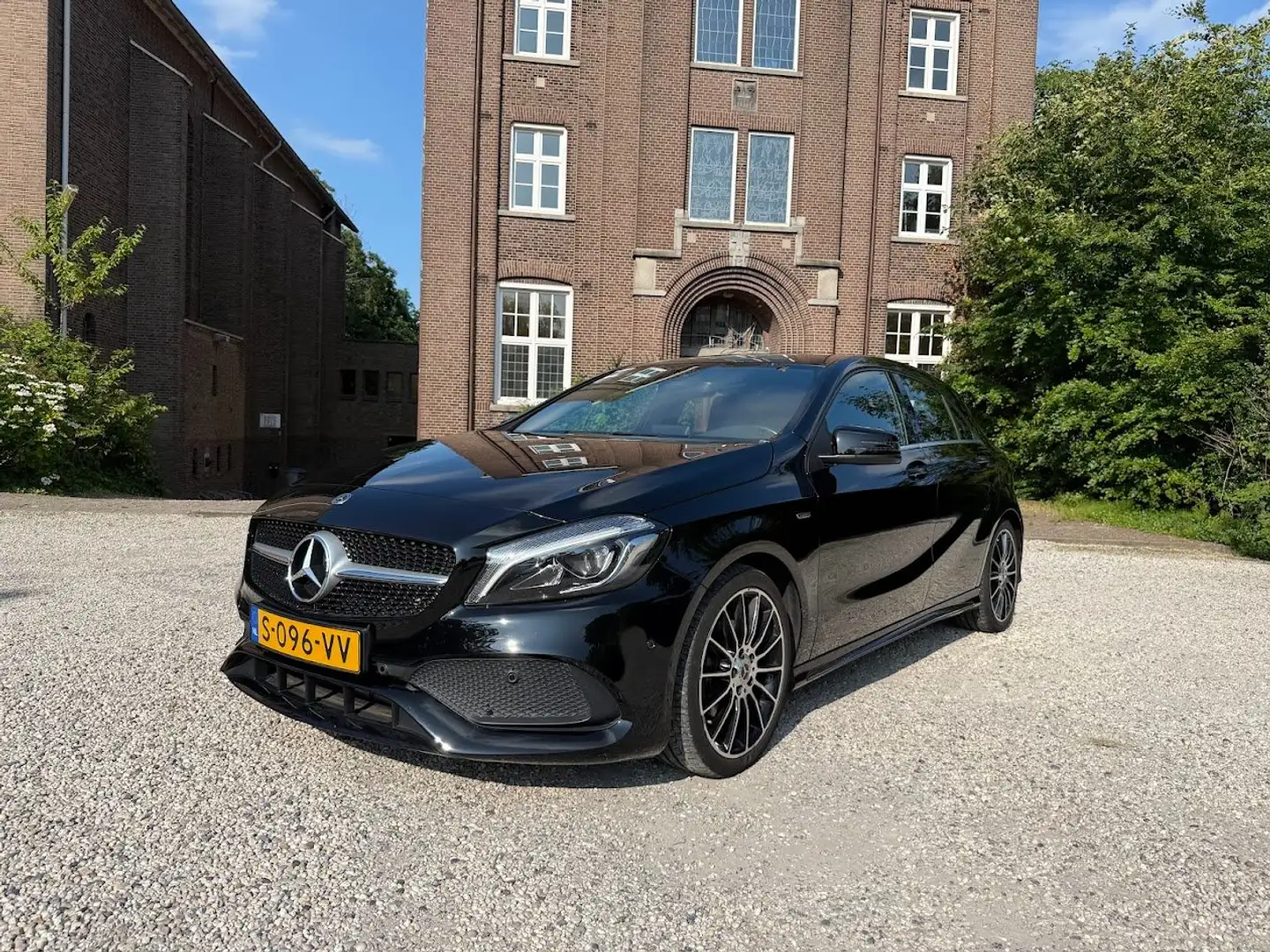 Mercedes-Benz A 180 A 180 Business Sol. Zwart - 1