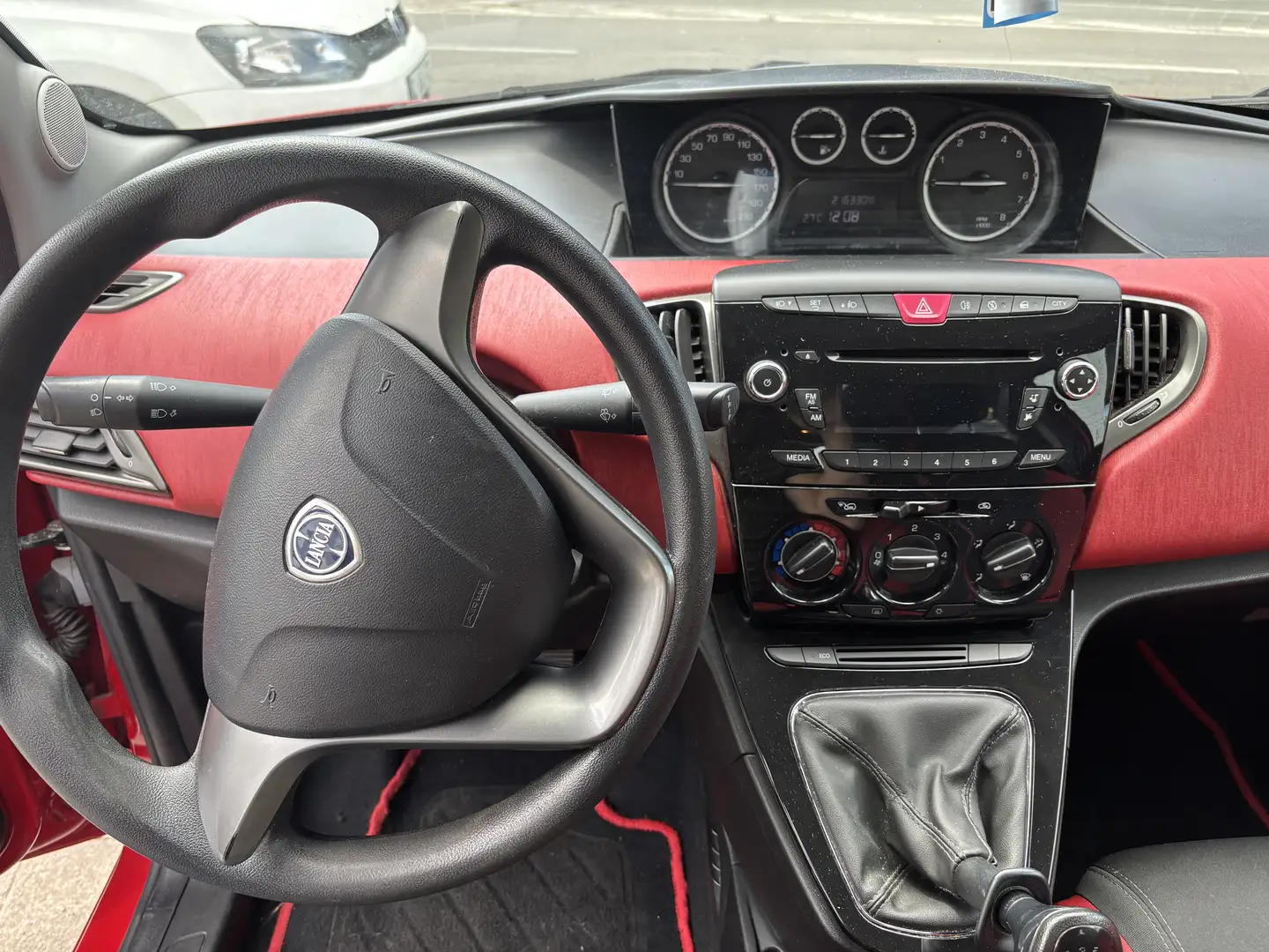 Lancia Ypsilon 0.9 TwinAir Platinium DFN Rouge - 2